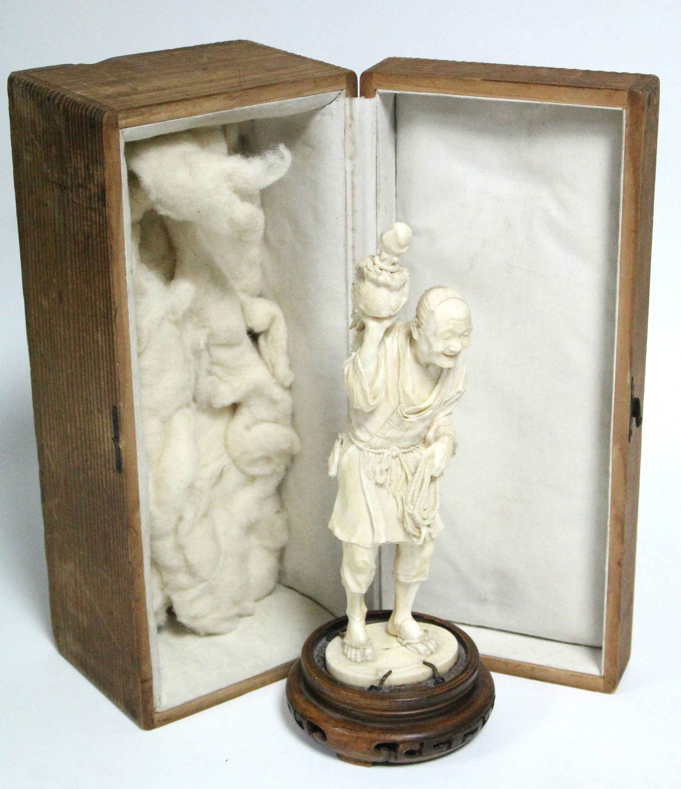 A LATE 19th century JAPANESE IVORY OKIMONO of a standing fisherman holding aloft an octopus in a pot - Image 6 of 6
