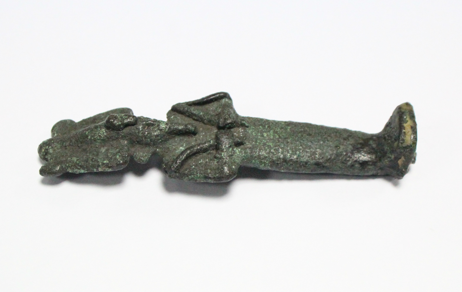 A small Roman bronze figure of Osiris, 2.75"; together with two small pocket knives. - Image 2 of 5