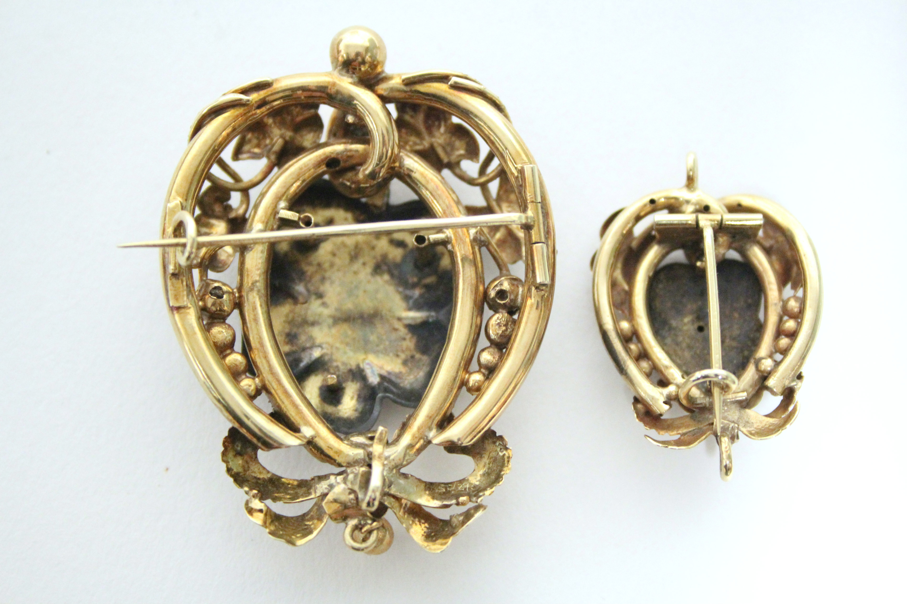 A VICTORIAN GOLD, BLUE ENAMEL, & DIAMOND BROOCH of oval shape with pierced leaf-scroll border & - Image 2 of 4