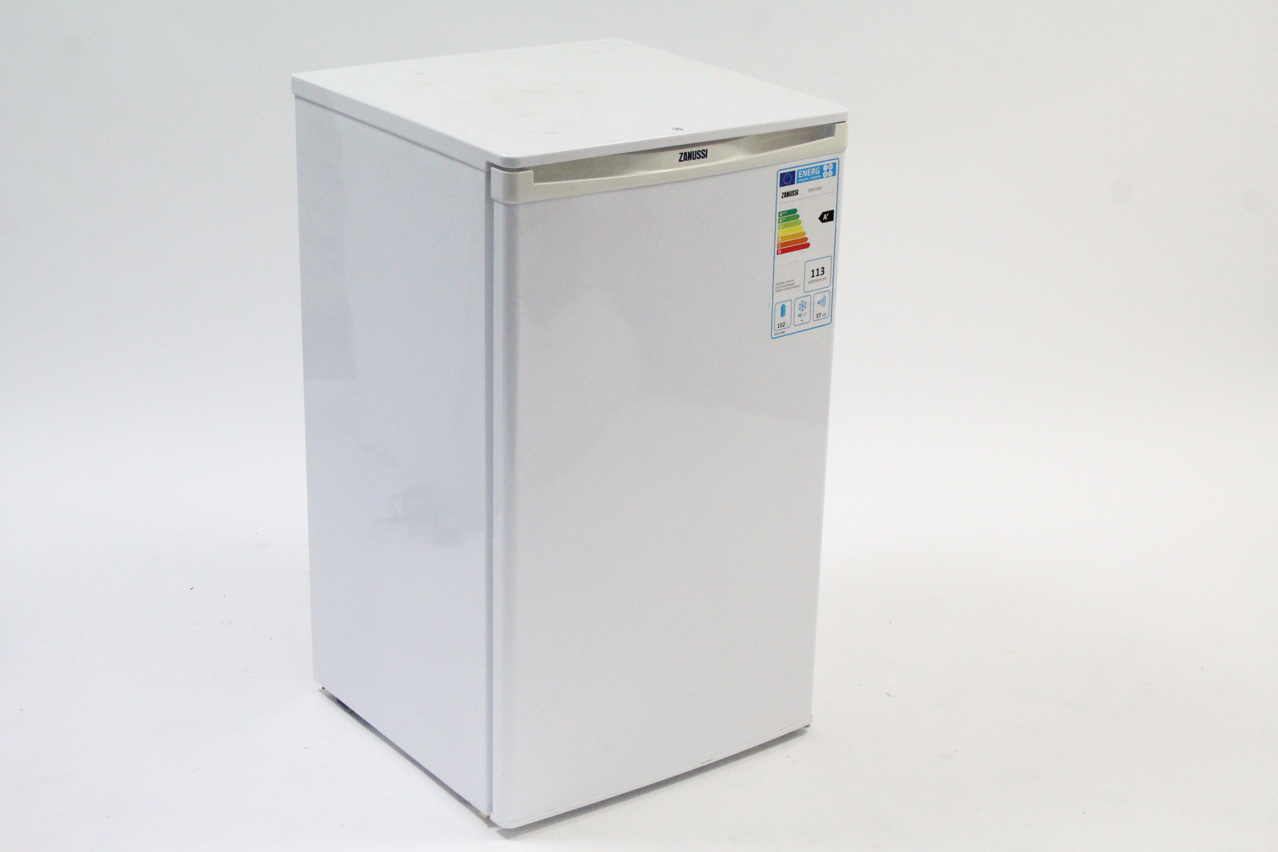 A Zanussi under-counter refrigerator in white-finish case, w.o.