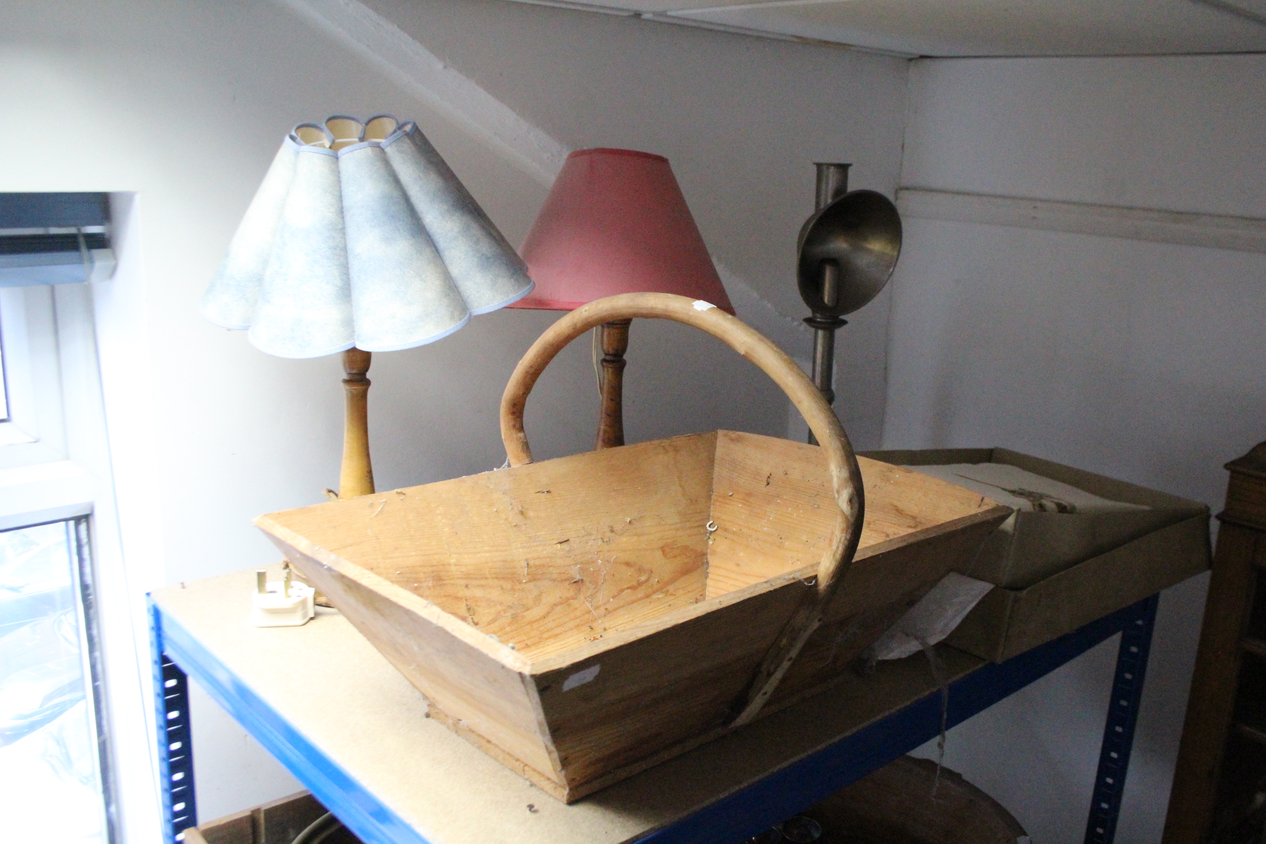 An aluminium shooting stick; a pine trug; a treen table lamp base; & sundry other items. - Image 3 of 5
