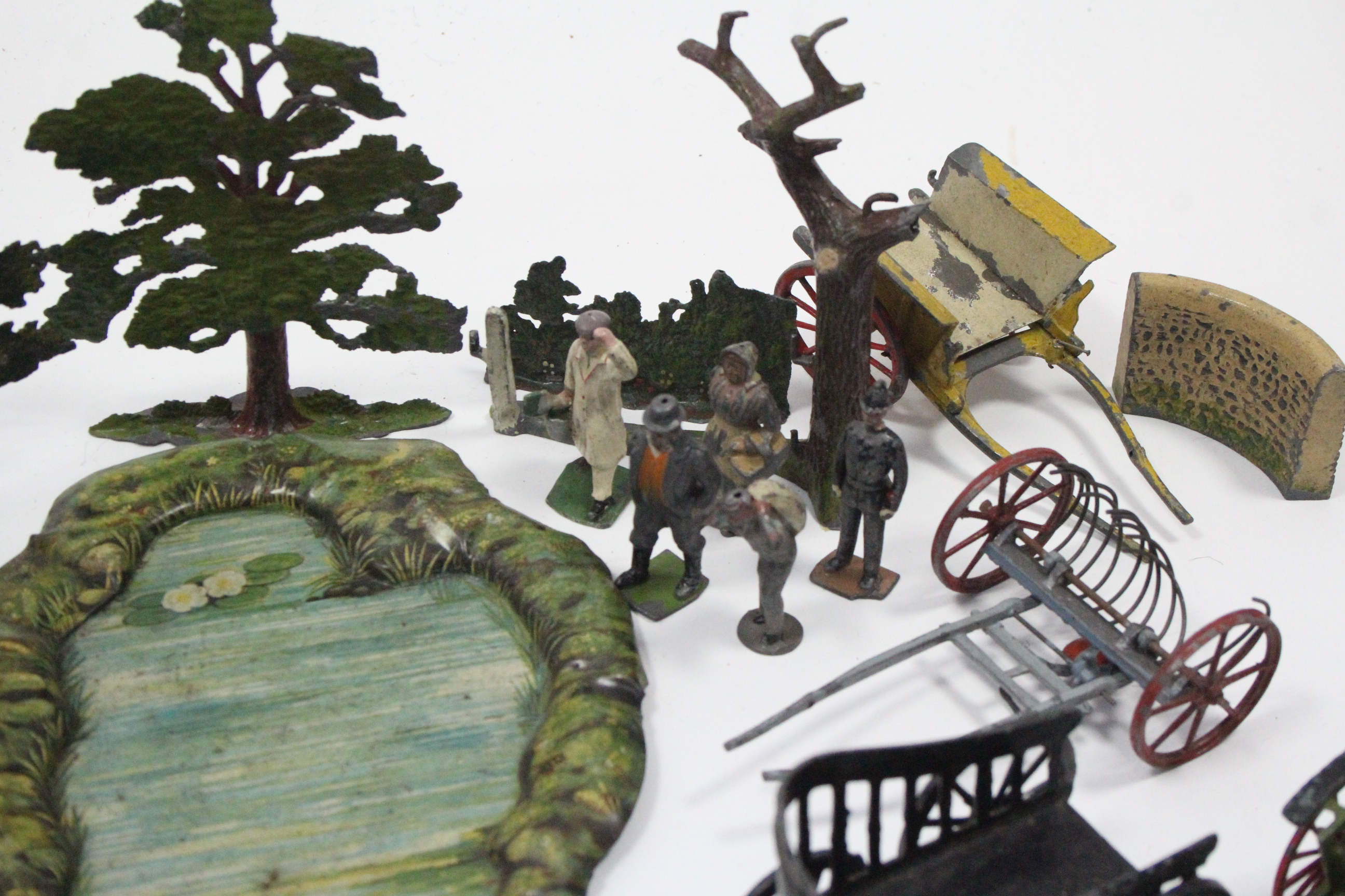 A QUANTITY OF BRITAINS PAINTED LEAD FARM MODELS INCLUDING FARMERS, MACHINER, TREES, ETC., all un- - Image 3 of 6