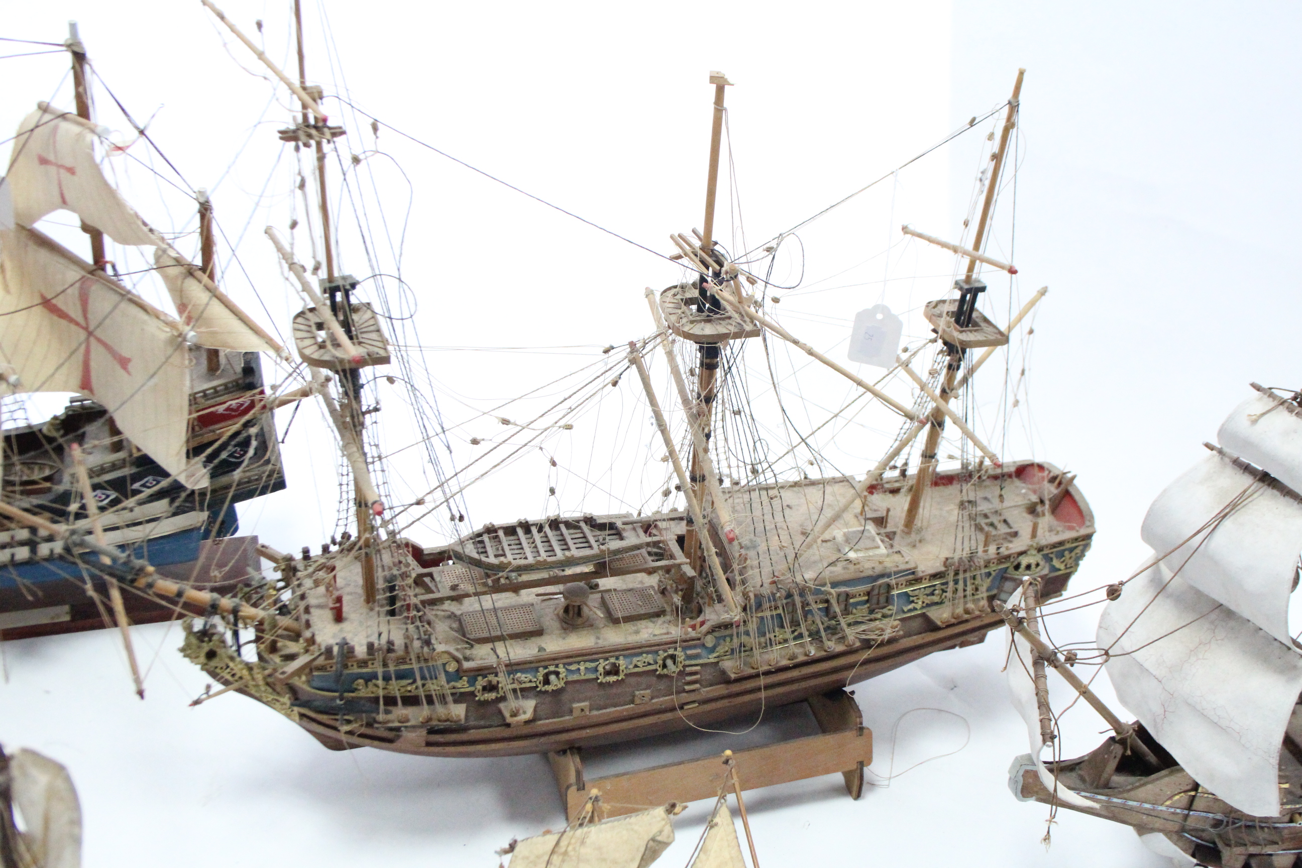 Five model galleons (various sizes). - Image 4 of 6