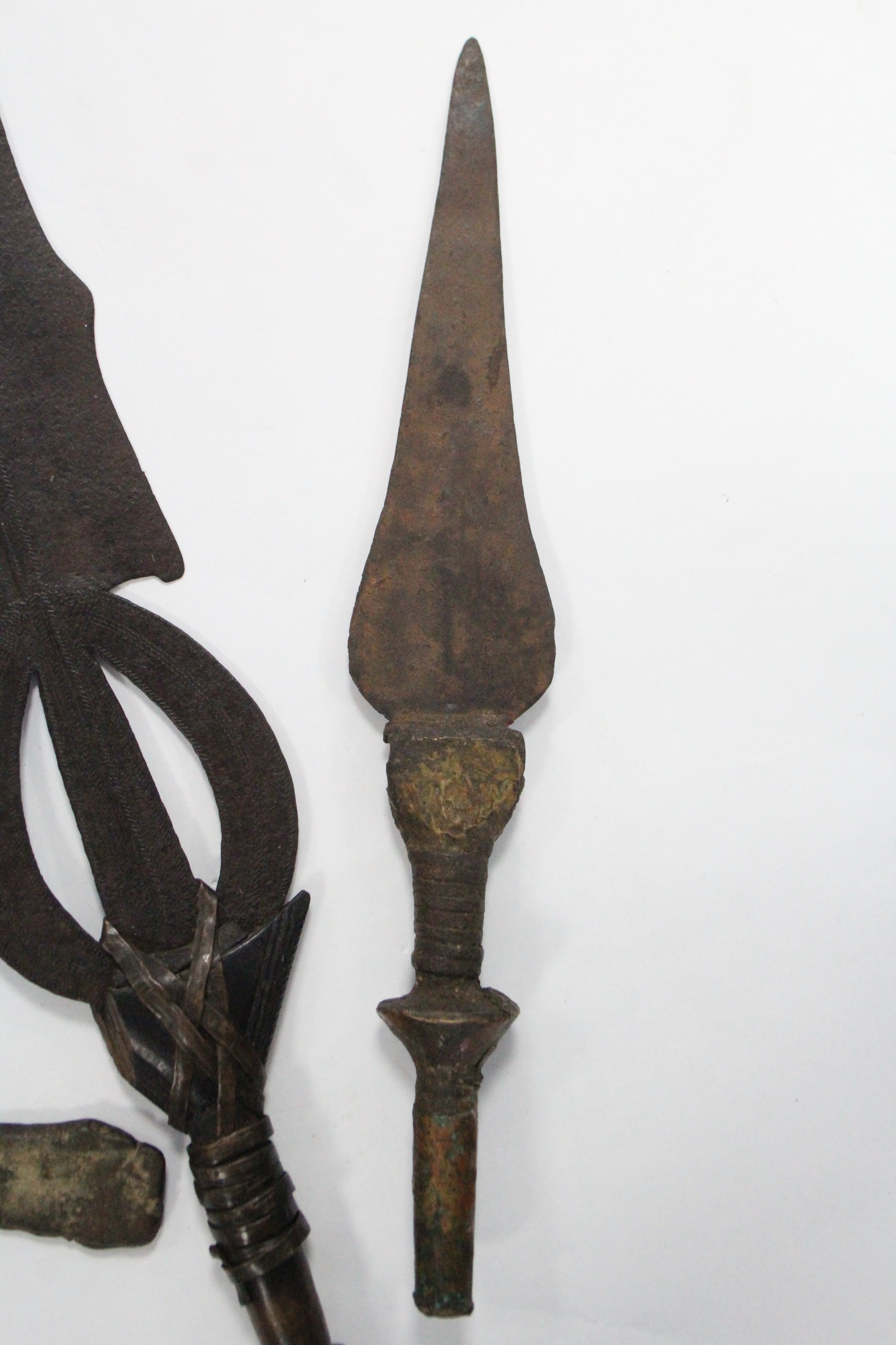 A Congolese ceremonial dagger, the pierced blade with tooled “herringbone” decoration, & with carved - Image 7 of 7