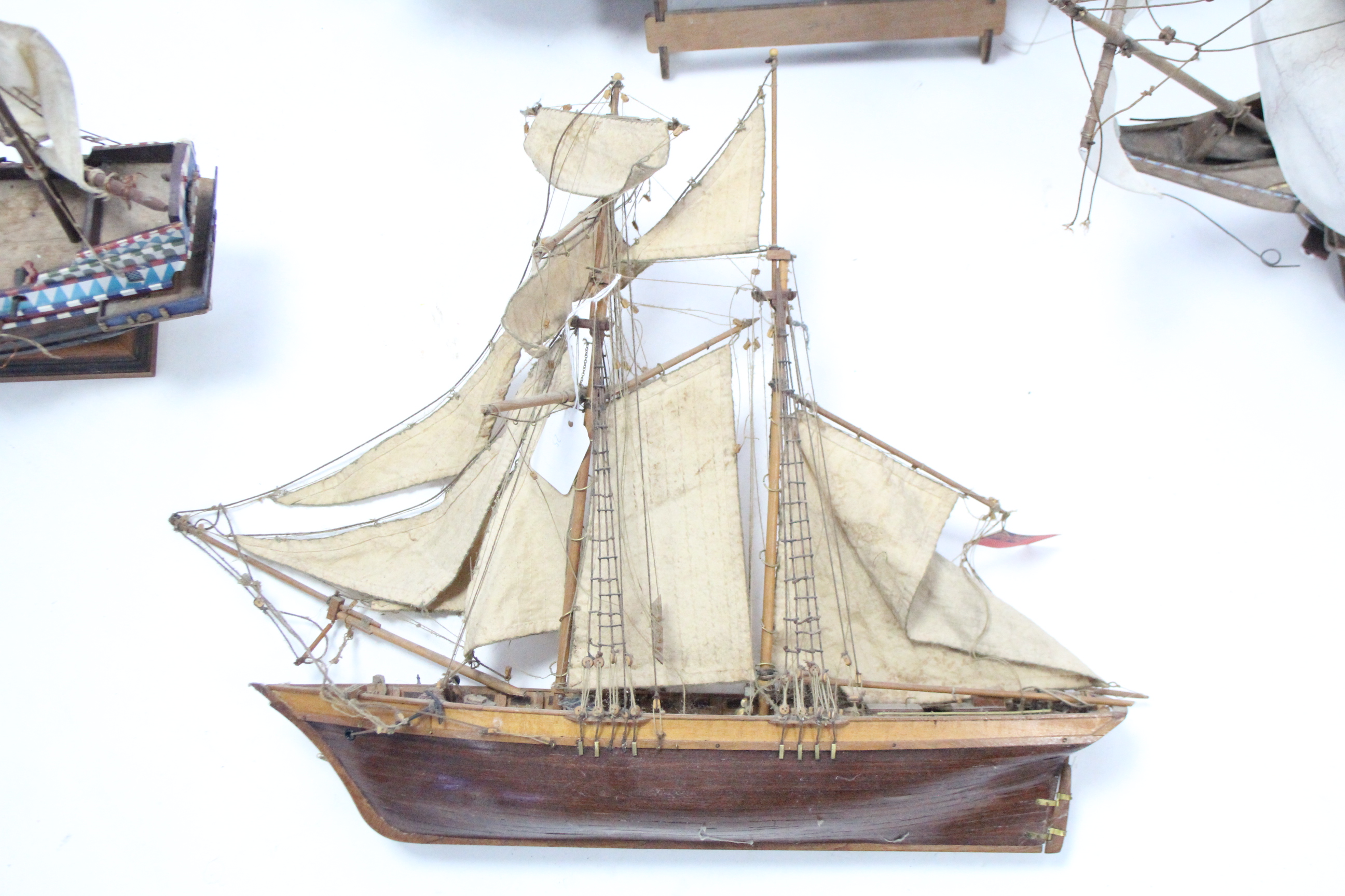 Five model galleons (various sizes). - Image 2 of 6