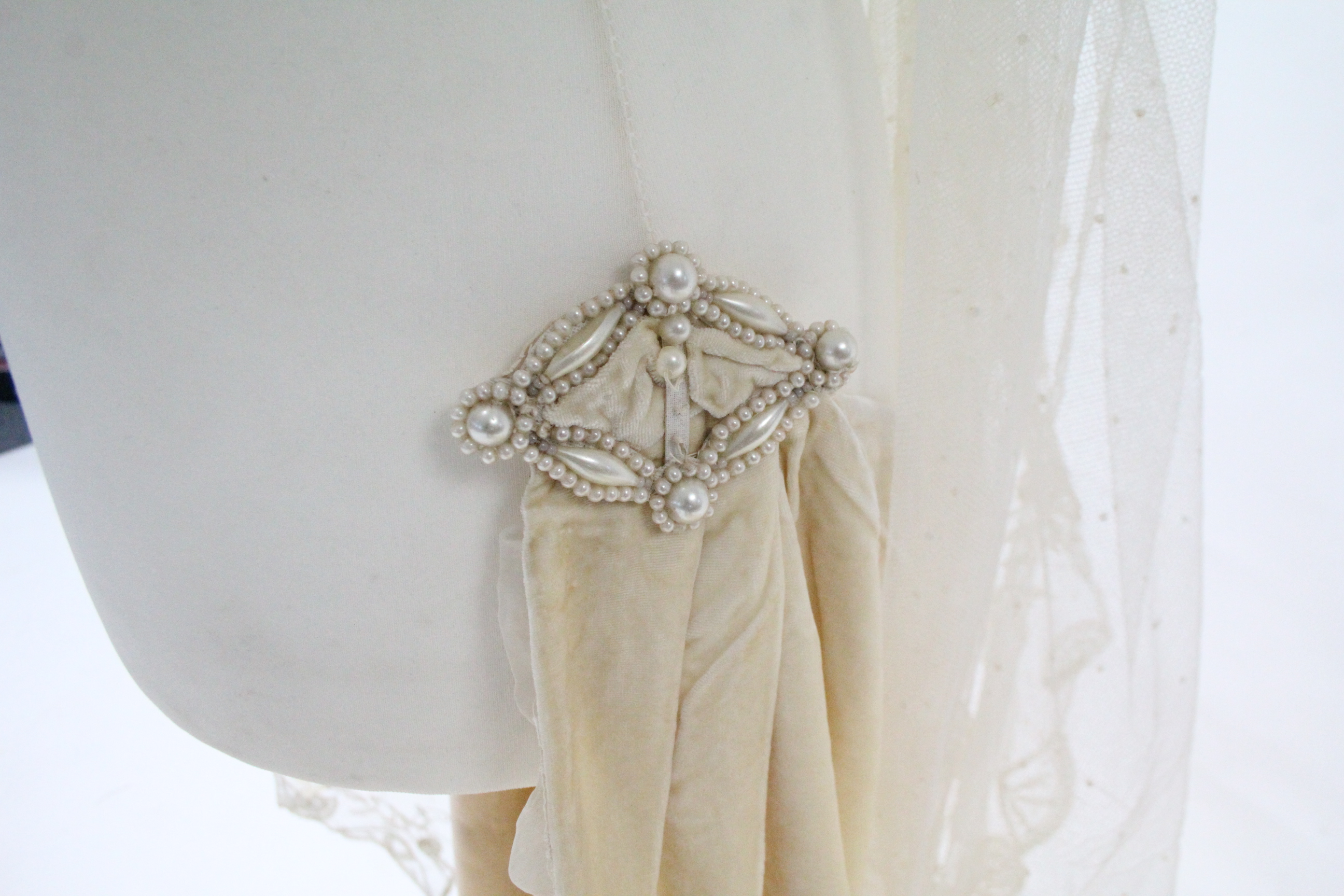 An early 20th century cream wedding outfit comprising a train, veil, headdress, pair of gloves, pair - Image 4 of 5
