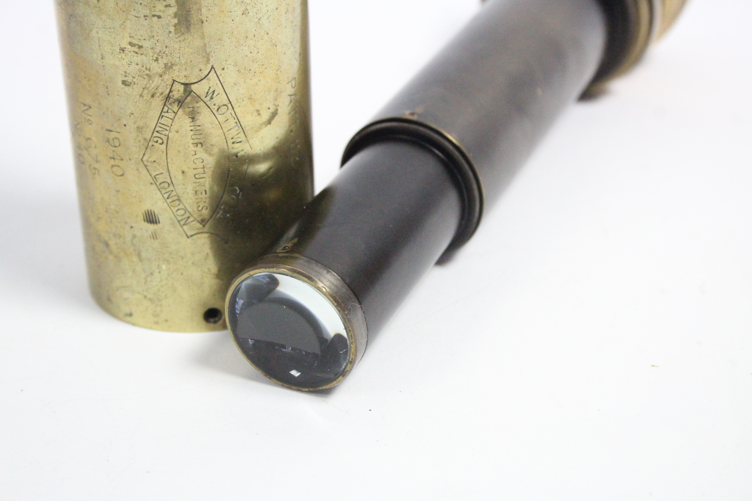 A British WWII brass telescope by W. Ottway & Co. of Ealing London (1940, No. 675), 19½” long. - Image 5 of 6