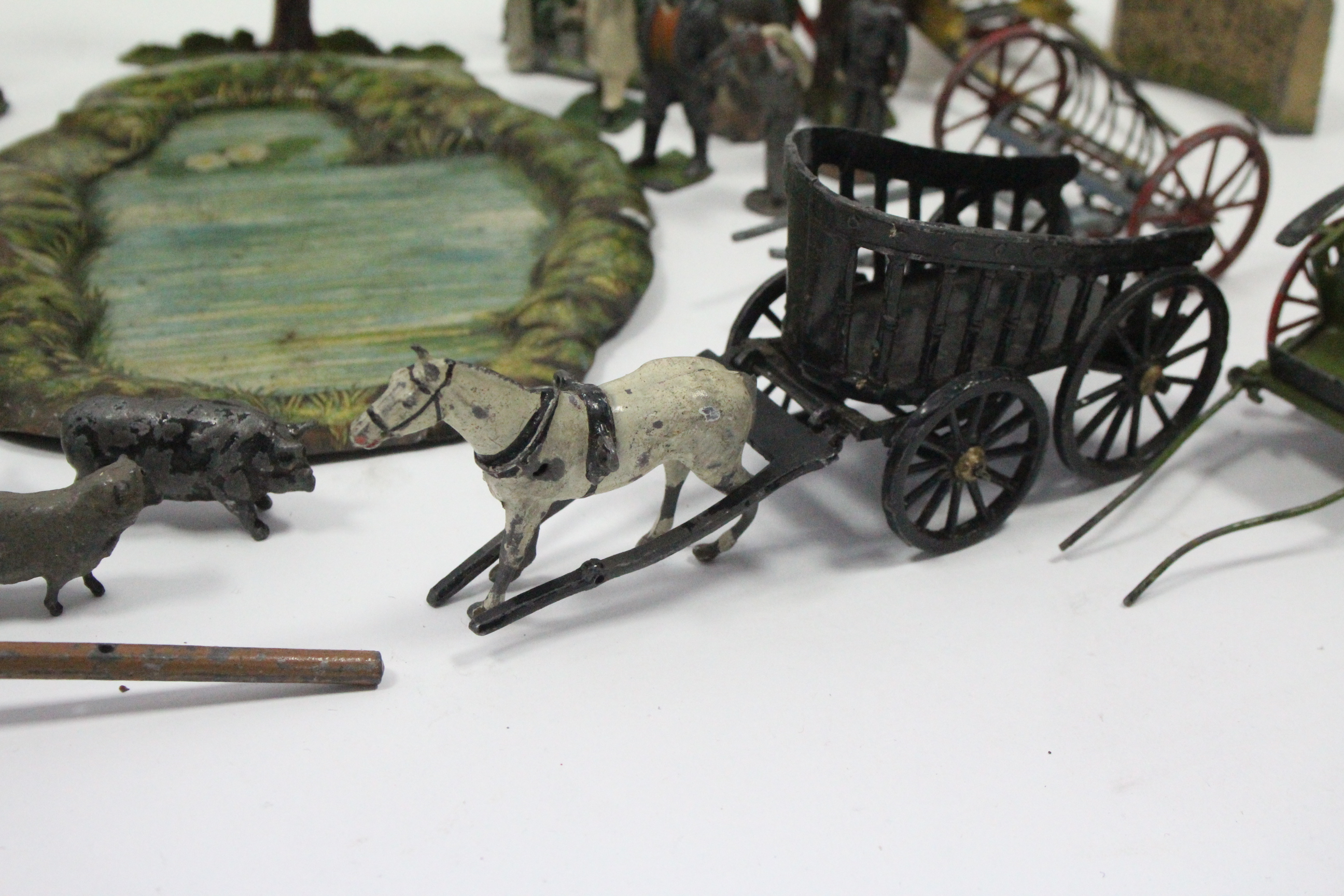 A QUANTITY OF BRITAINS PAINTED LEAD FARM MODELS INCLUDING FARMERS, MACHINER, TREES, ETC., all un- - Image 4 of 6