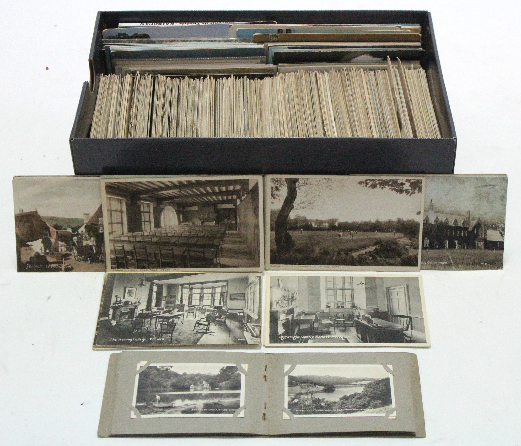 Approximately three hundred loose postcards, early-late 20th century – British & foreign views,