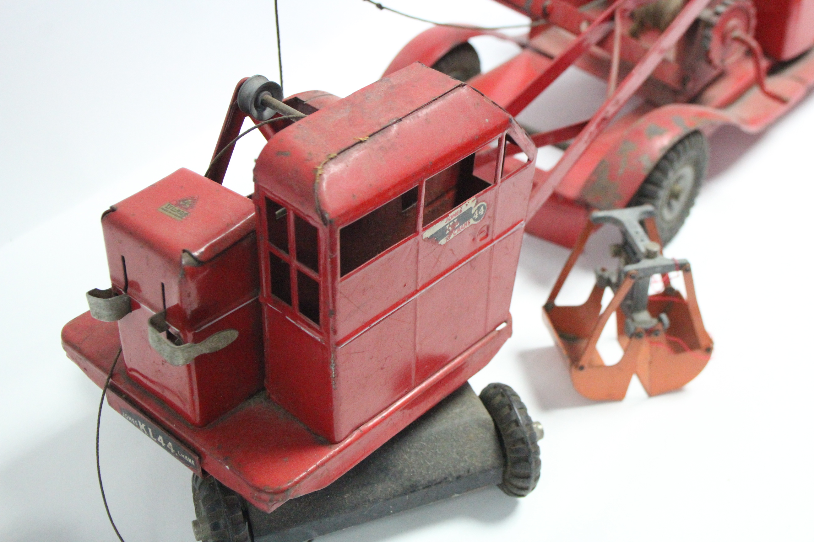 A Tri-ang tinplate toy pickup truck; & a ditto toy crane. - Image 4 of 4