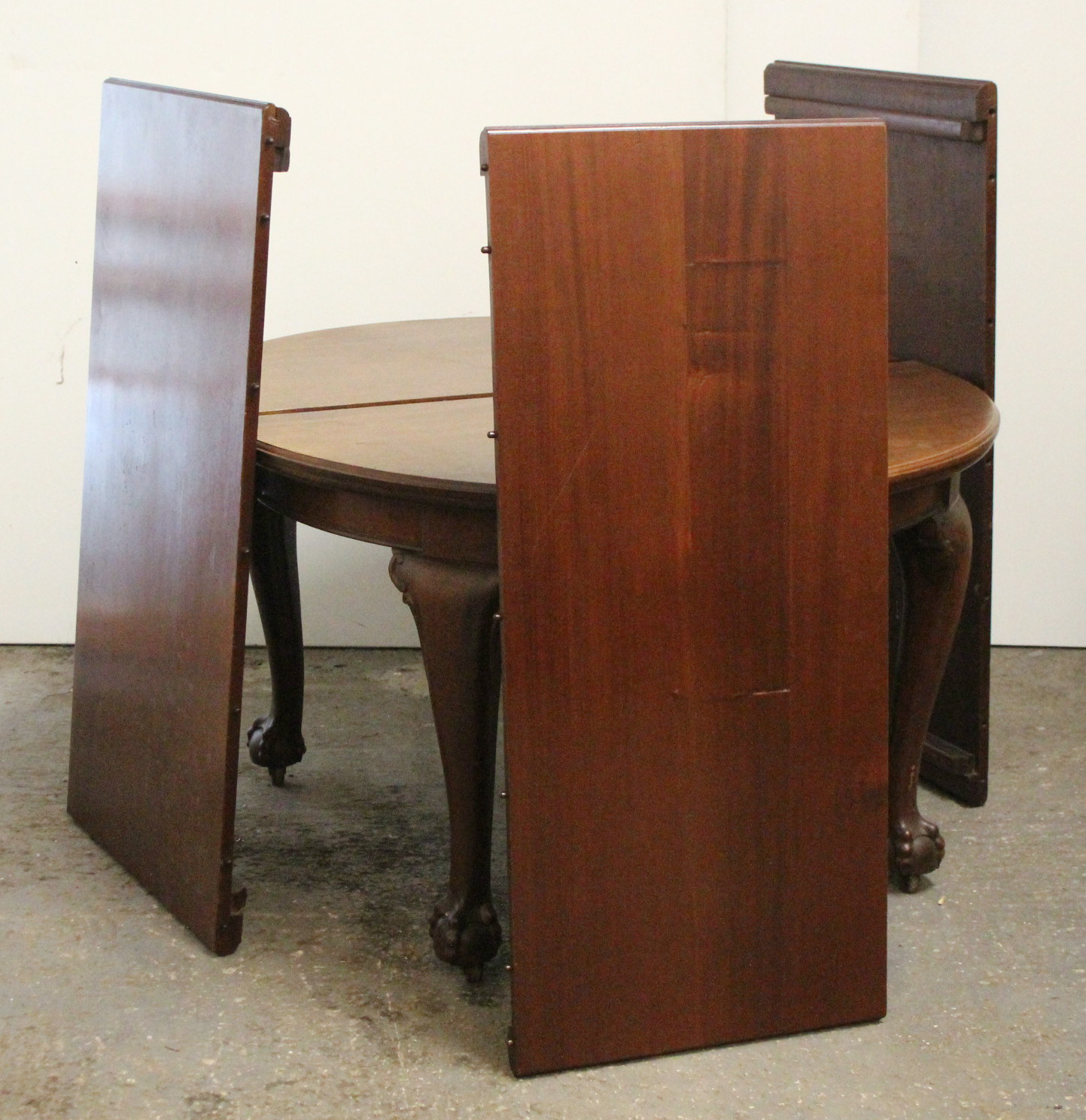 A late 19th/early 20th century mahogany oval extending dining table with three additional leaves, - Image 2 of 5