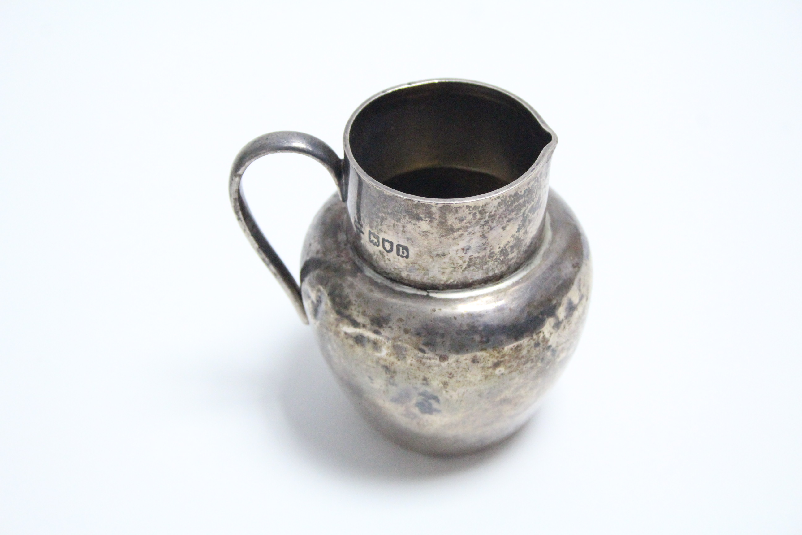 A late Victorian silver globular cream jug, 3" high, London 1897. - Image 3 of 4