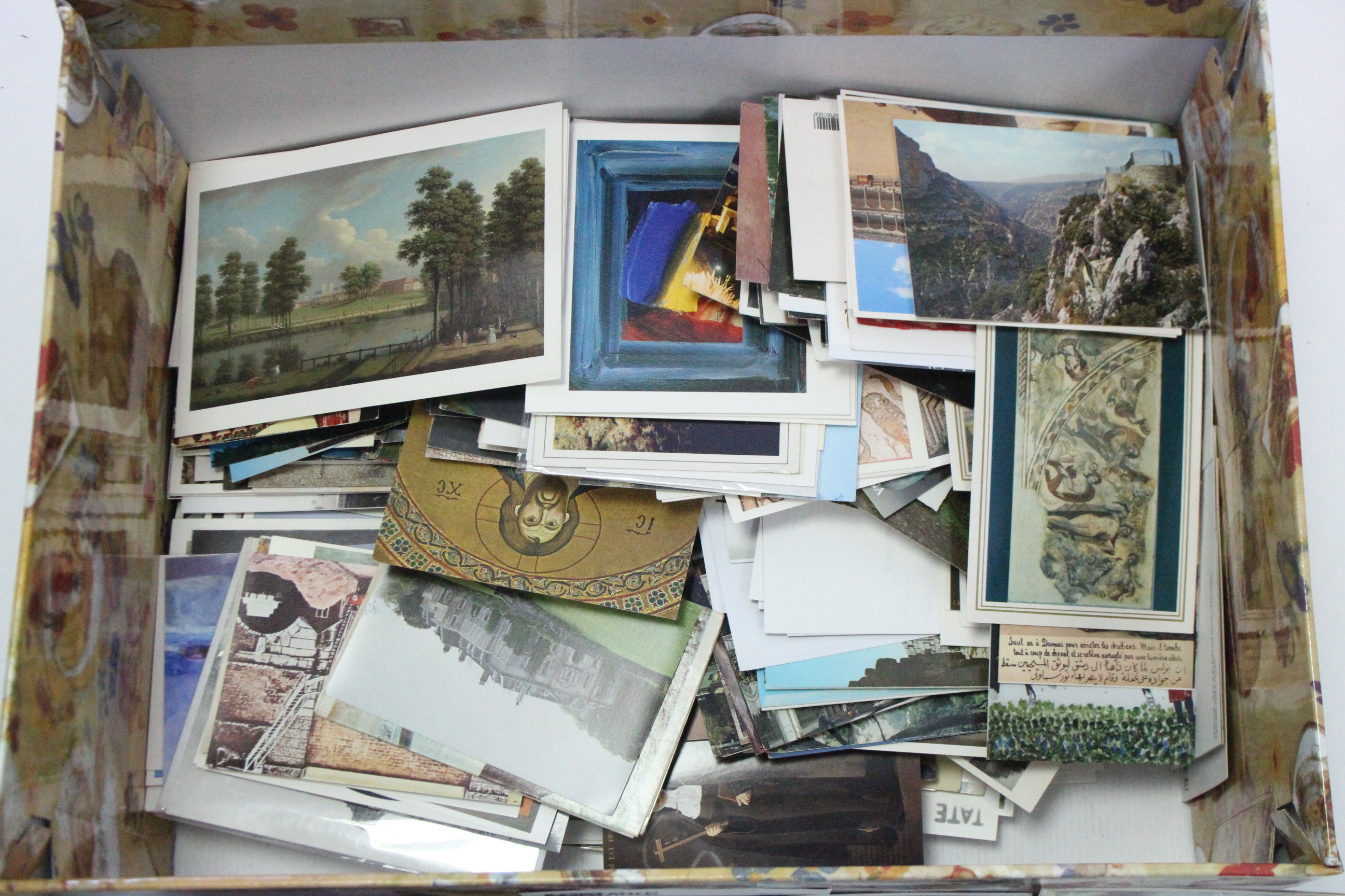 Approximately six hundred loose postcards, late 20th century. - Image 2 of 2