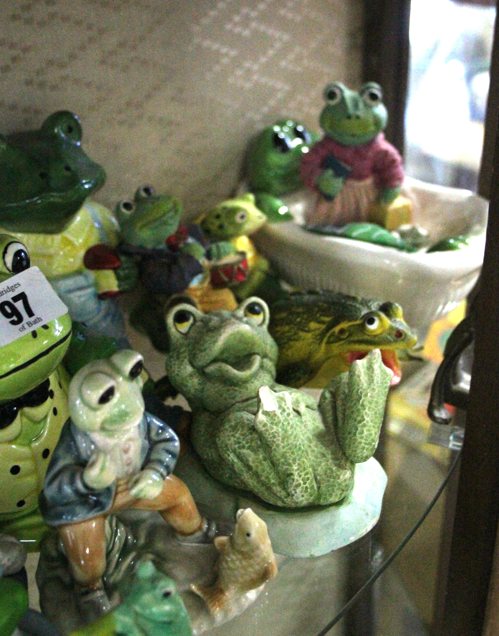 A collection of assorted bear & frog ornaments. - Image 3 of 4