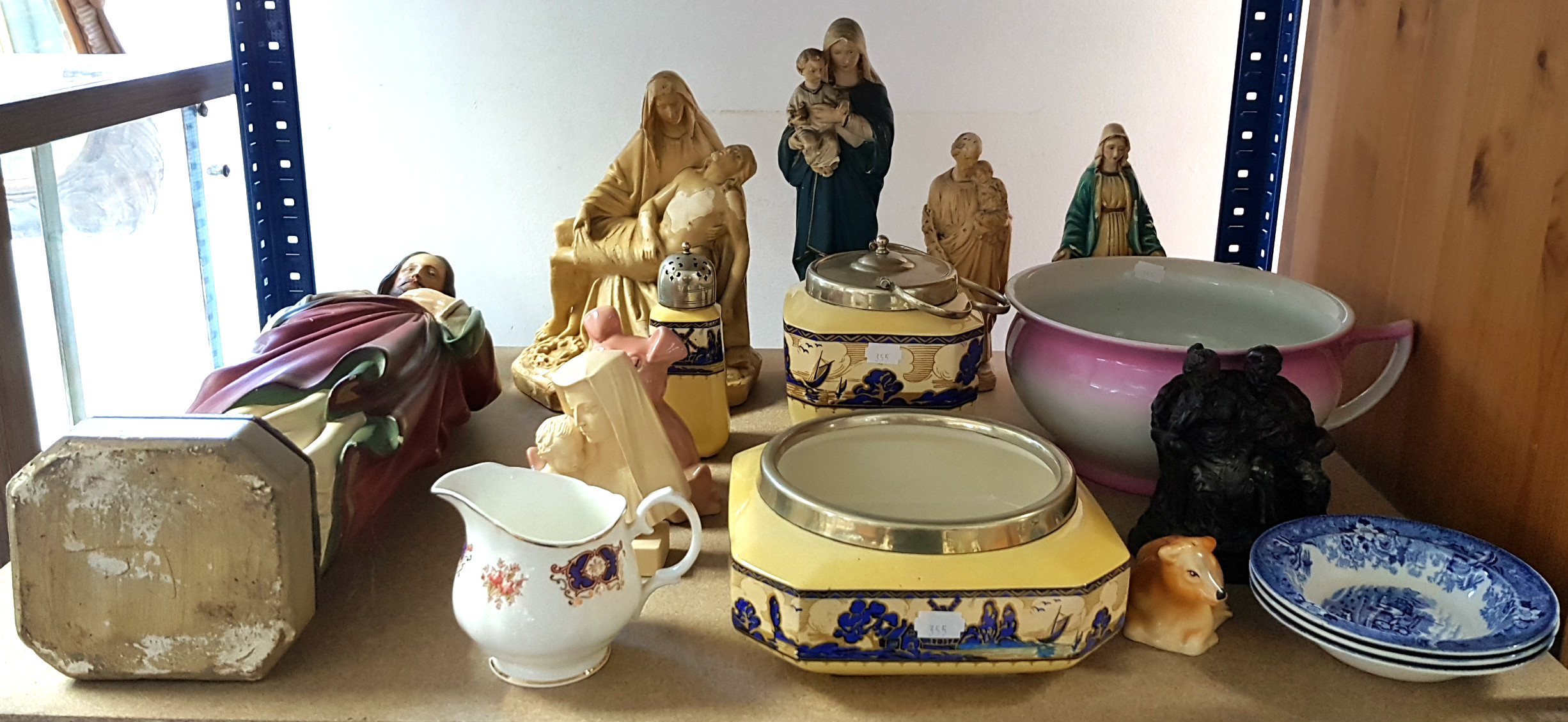 Various items of decorative china, pottery, glassware, etc., part w.a.f.