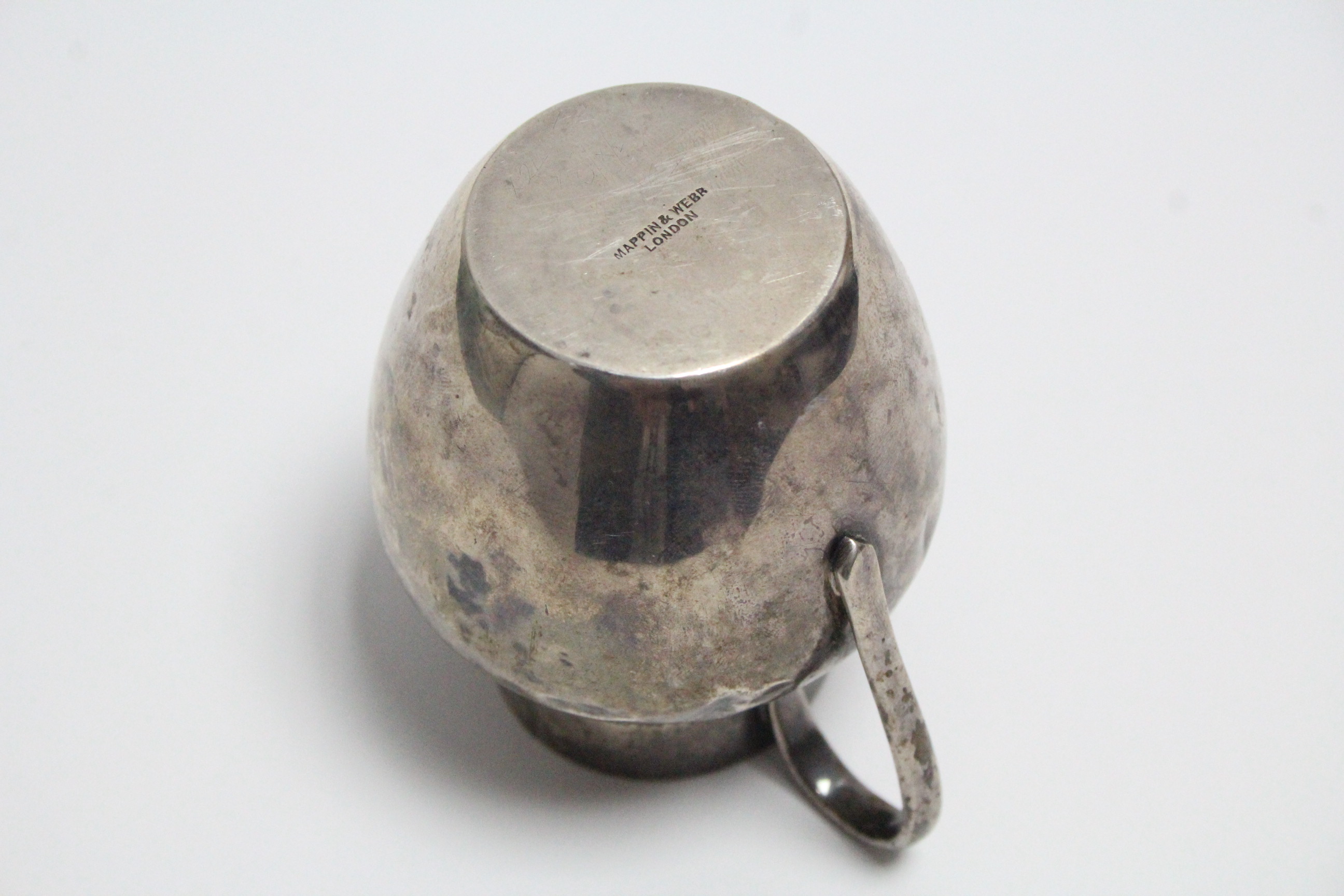 A late Victorian silver globular cream jug, 3" high, London 1897. - Image 4 of 4