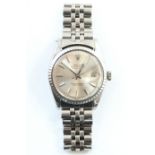 A ROLEX STAINLESS STEEL OYSTER PERPETUAL DATE-JUST GENT’S WRISTWATCH, the silvered dial with baton