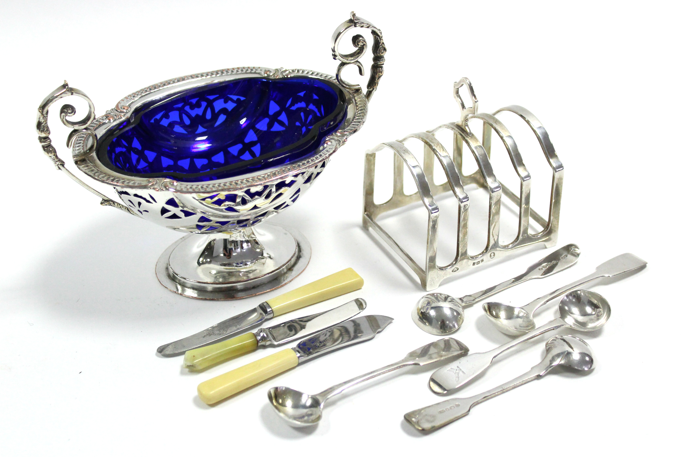 A four-division toast rack, 3¼” long, Birmingham 1952 (coronation mark; 5 oz); four Fiddle pattern