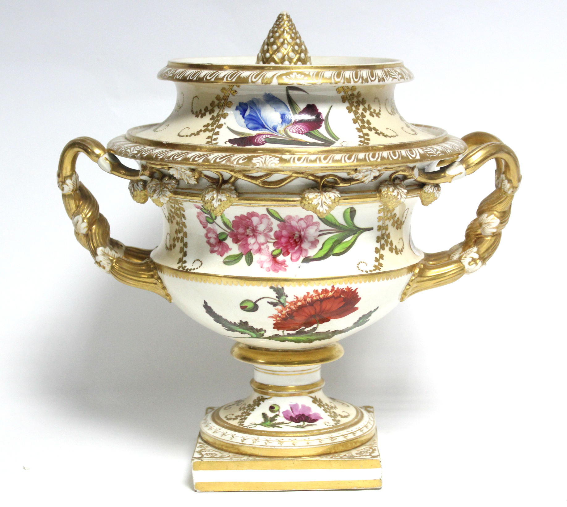 A CHAMBERLAIN’S WORCESTER ICE PAIL of Warwick Vase form, with pine-cone finial to the cover,