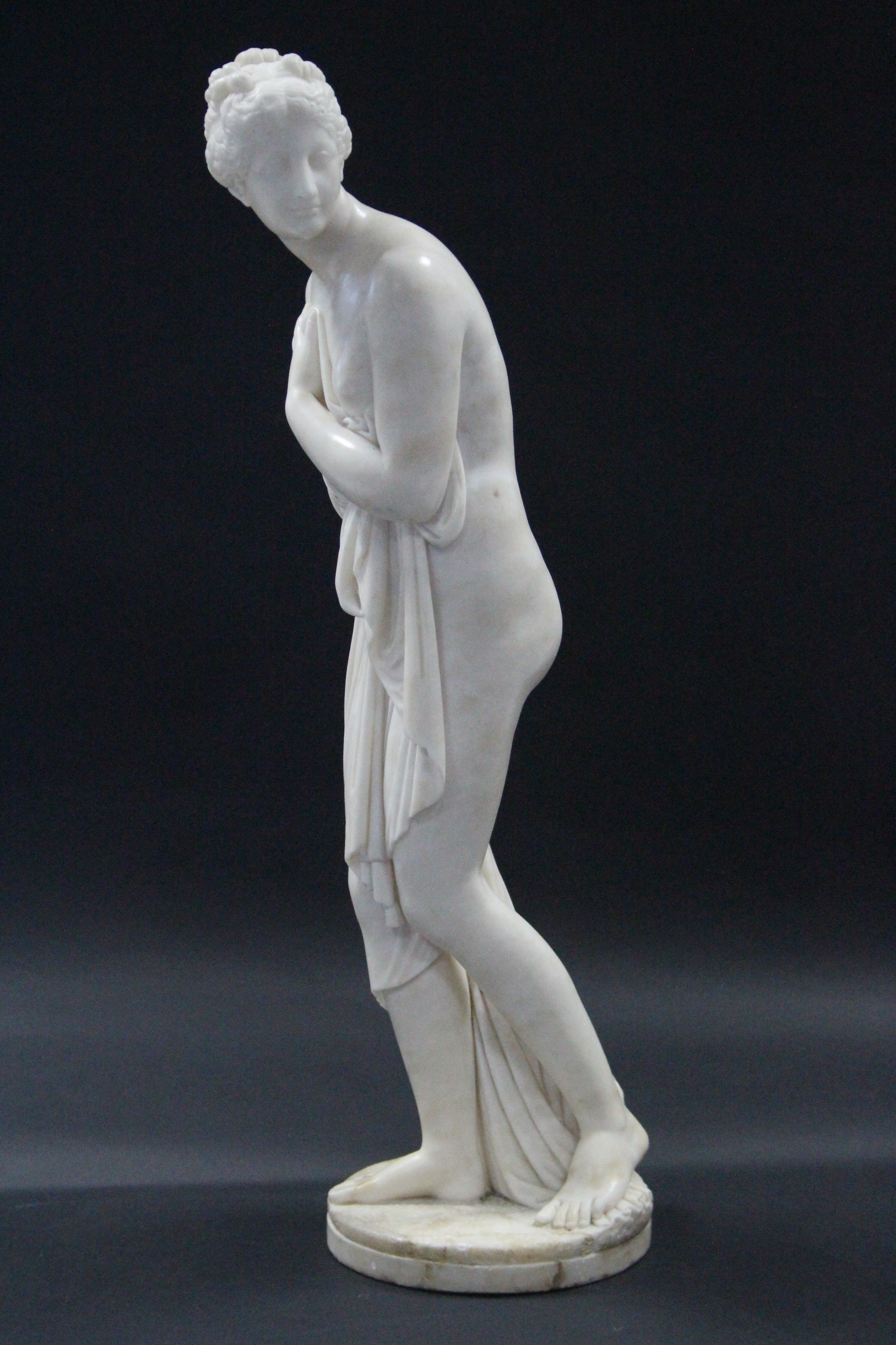 A 19th century WHITE MARBLE SCULPTURE OF THE VENUS ITALICA, after the antique, on flat circular - Image 2 of 4