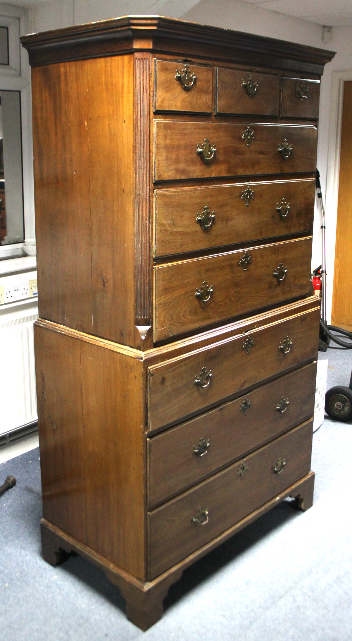 An 18th century mahogany chest-on-chest, the upper part with cavetto cornice & fluted canted - Image 4 of 5