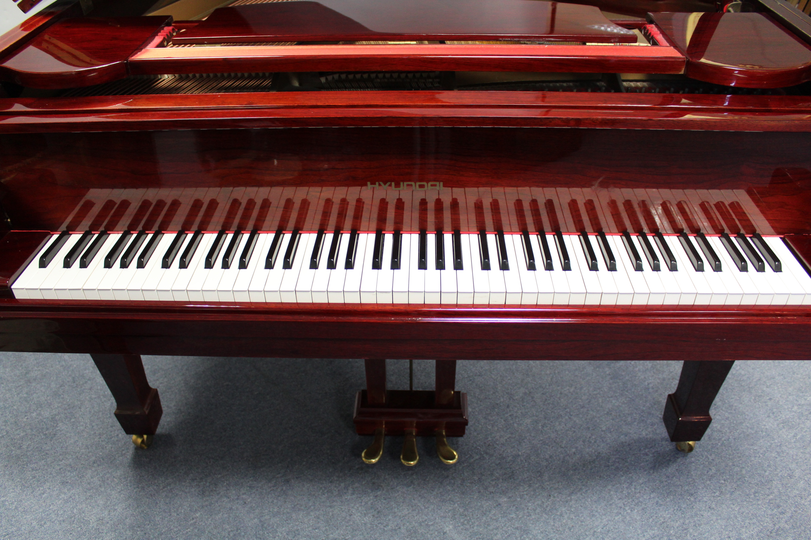 A HYUNDAI BABY GRAND PIANO with over-strung iron frame, model G-80A, No. 8707550, in rosewood case - Image 2 of 9