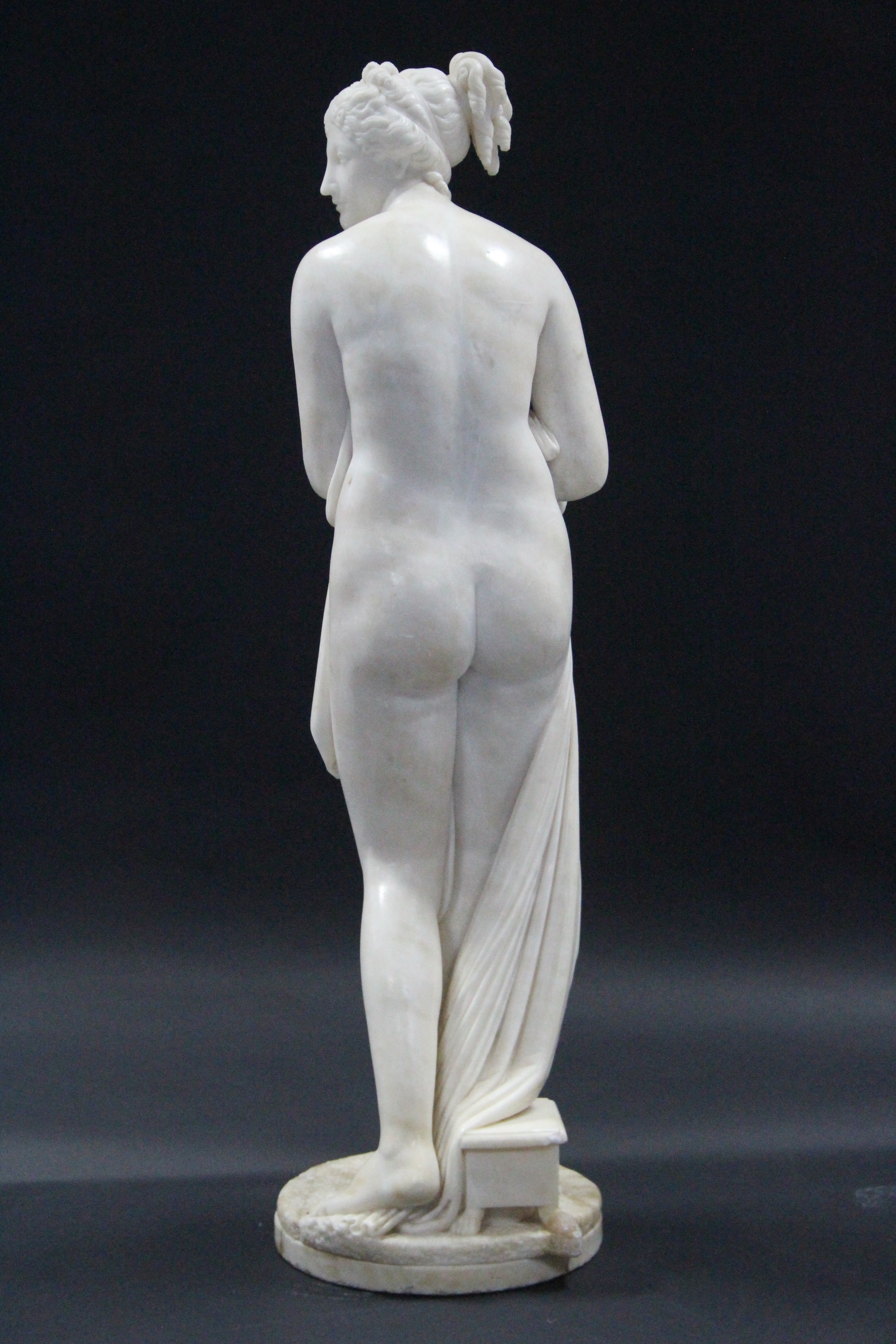 A 19th century WHITE MARBLE SCULPTURE OF THE VENUS ITALICA, after the antique, on flat circular - Image 3 of 4