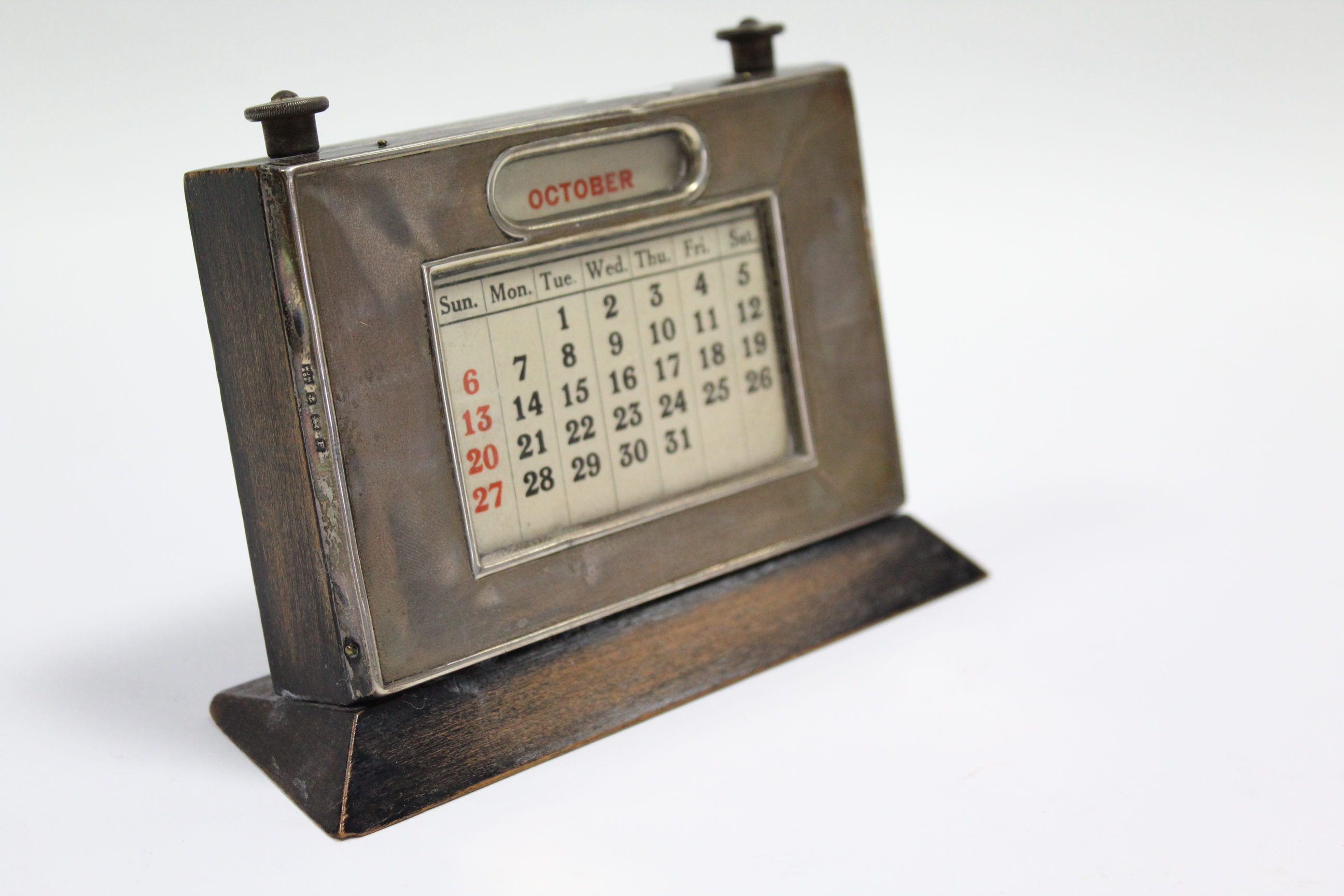 A George V silver-mounted perpetual desk calendar, 5” wide x 3½” high, Birmingham 1930; a small - Bild 2 aus 10