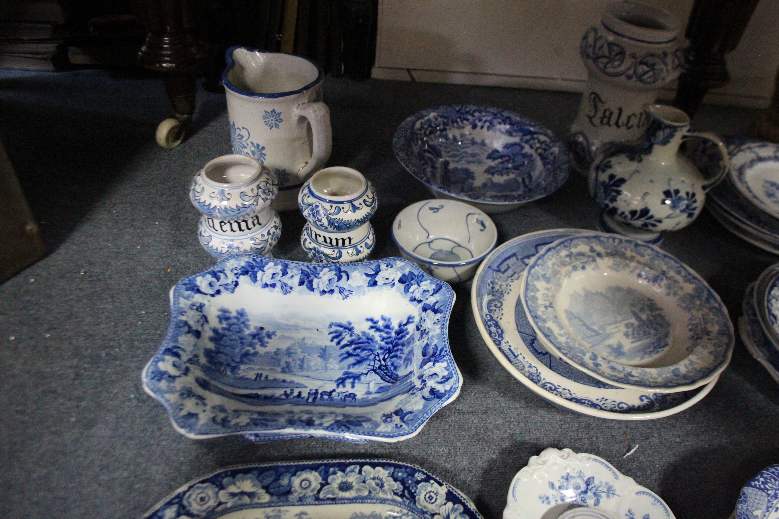 Various items of 19th century & later blue & white china & pottery, part w.a.f. - Image 3 of 4