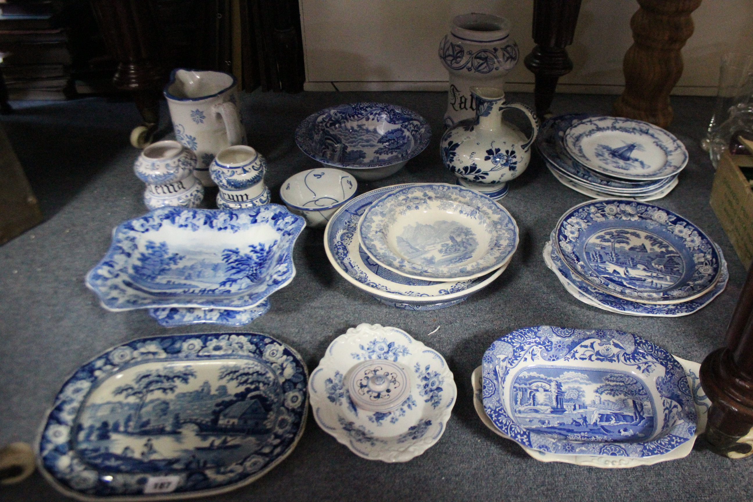 Various items of 19th century & later blue & white china & pottery, part w.a.f. - Image 2 of 4