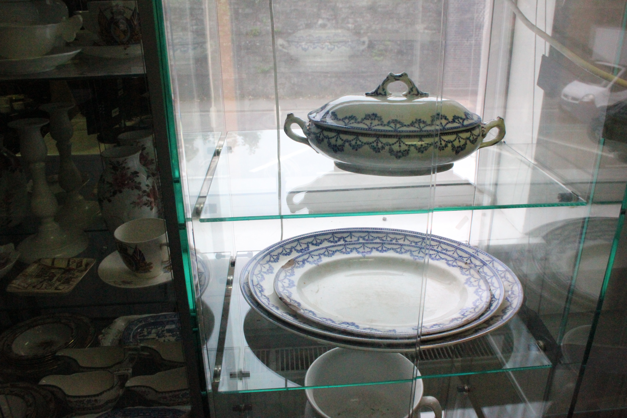 Various items of decorative china; pottery; & glassware, part w.a.f. - Image 3 of 4