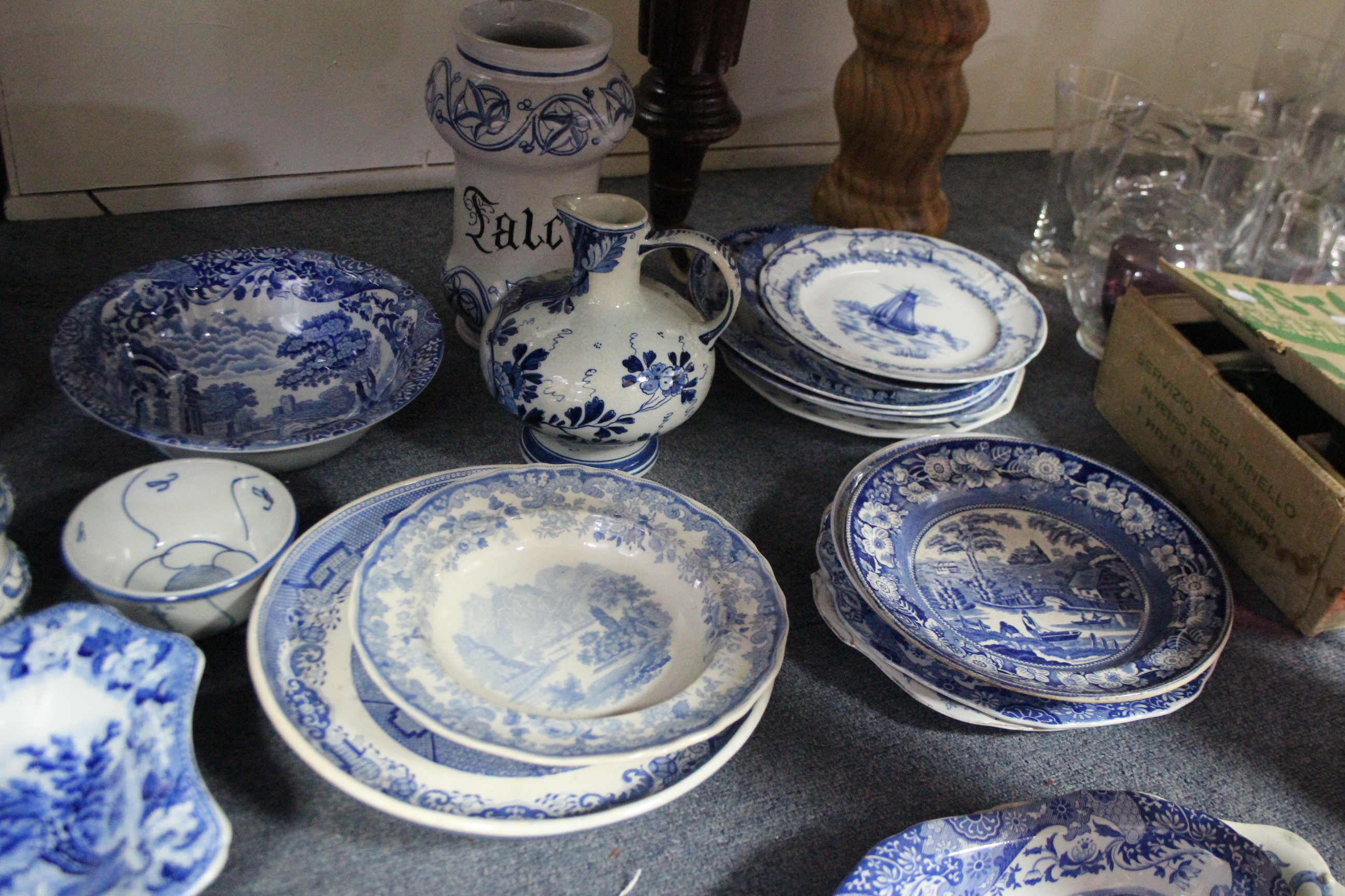 Various items of 19th century & later blue & white china & pottery, part w.a.f. - Image 4 of 4