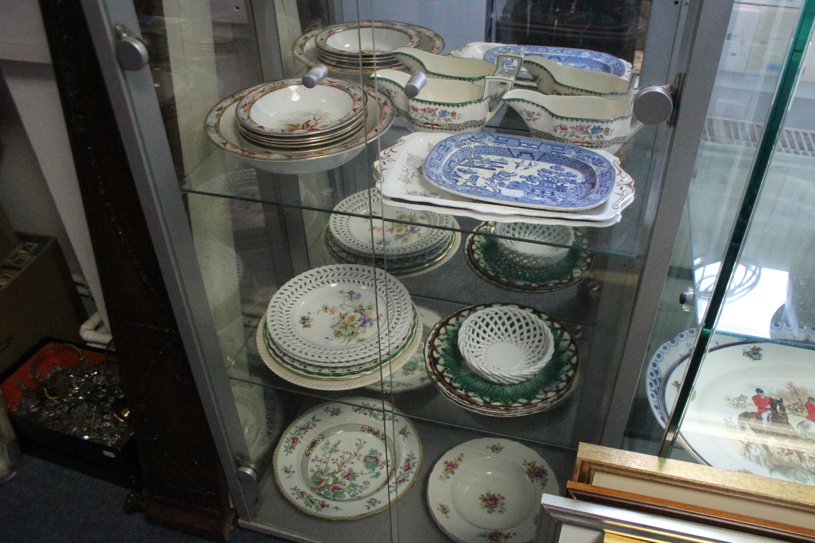 Various items of decorative china; pottery; & glassware, part w.a.f. - Image 2 of 4