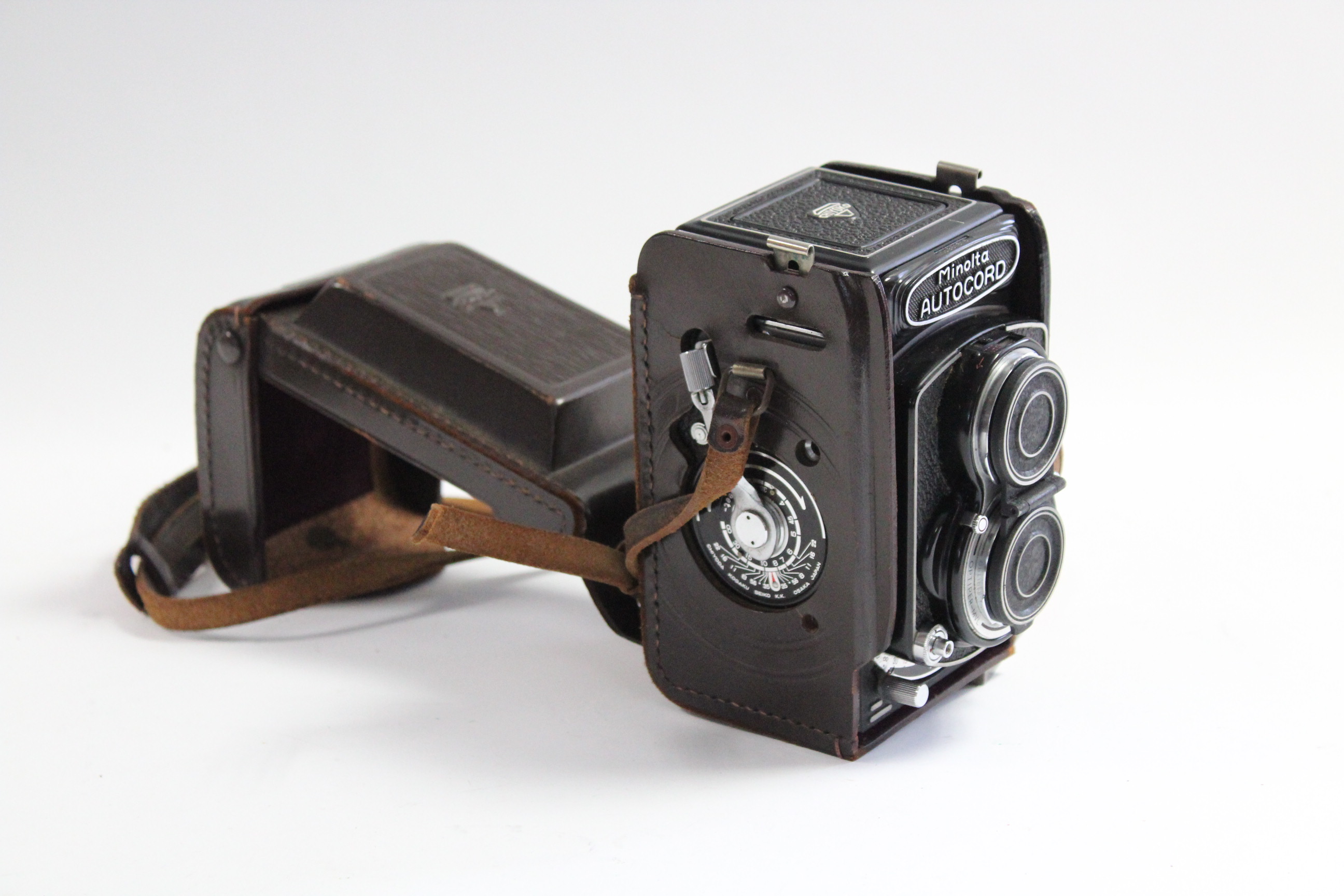 A MINOLTA AUTOCORD BOX CAMERA in leather case.