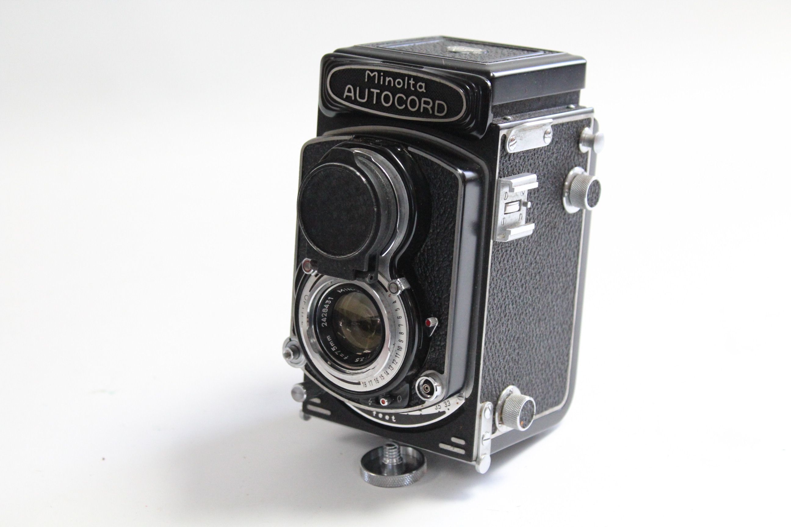 A MINOLTA AUTOCORD BOX CAMERA in leather case. - Image 2 of 6