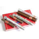 A box of twenty-five Henri Wintermans half corona cigars; & three various other cigars.