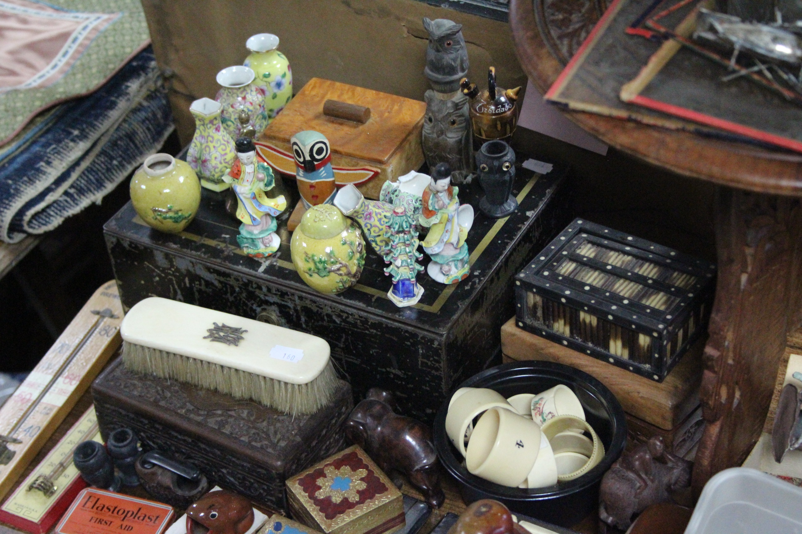 A 400-day mantel clock under glass domed dust shade; a carved wooden trinket box; a small carved - Image 3 of 3