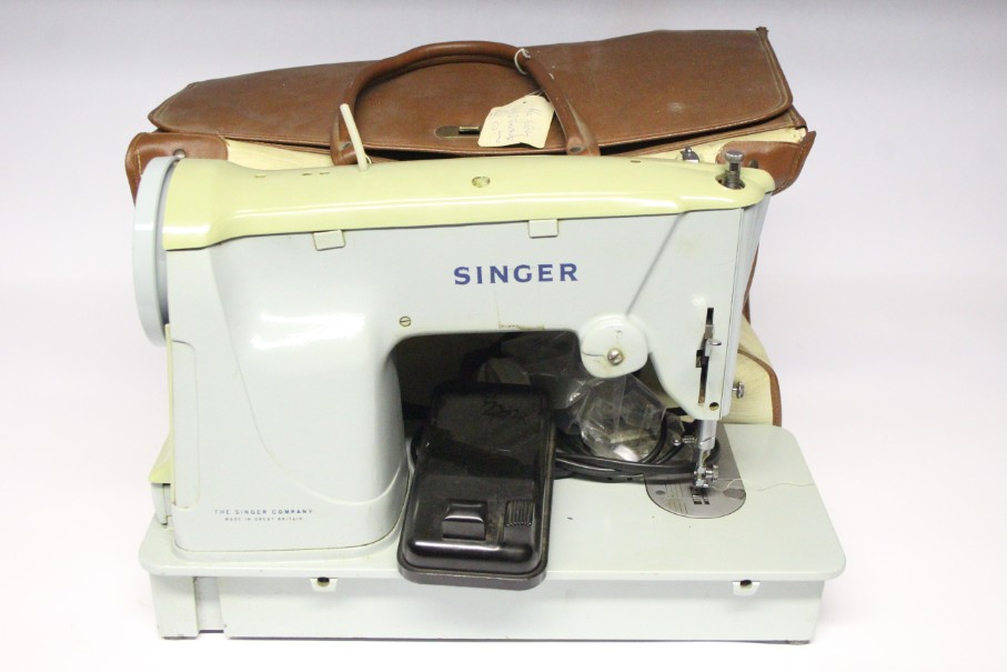 A Singer electric sewing machine, with case, w.o.