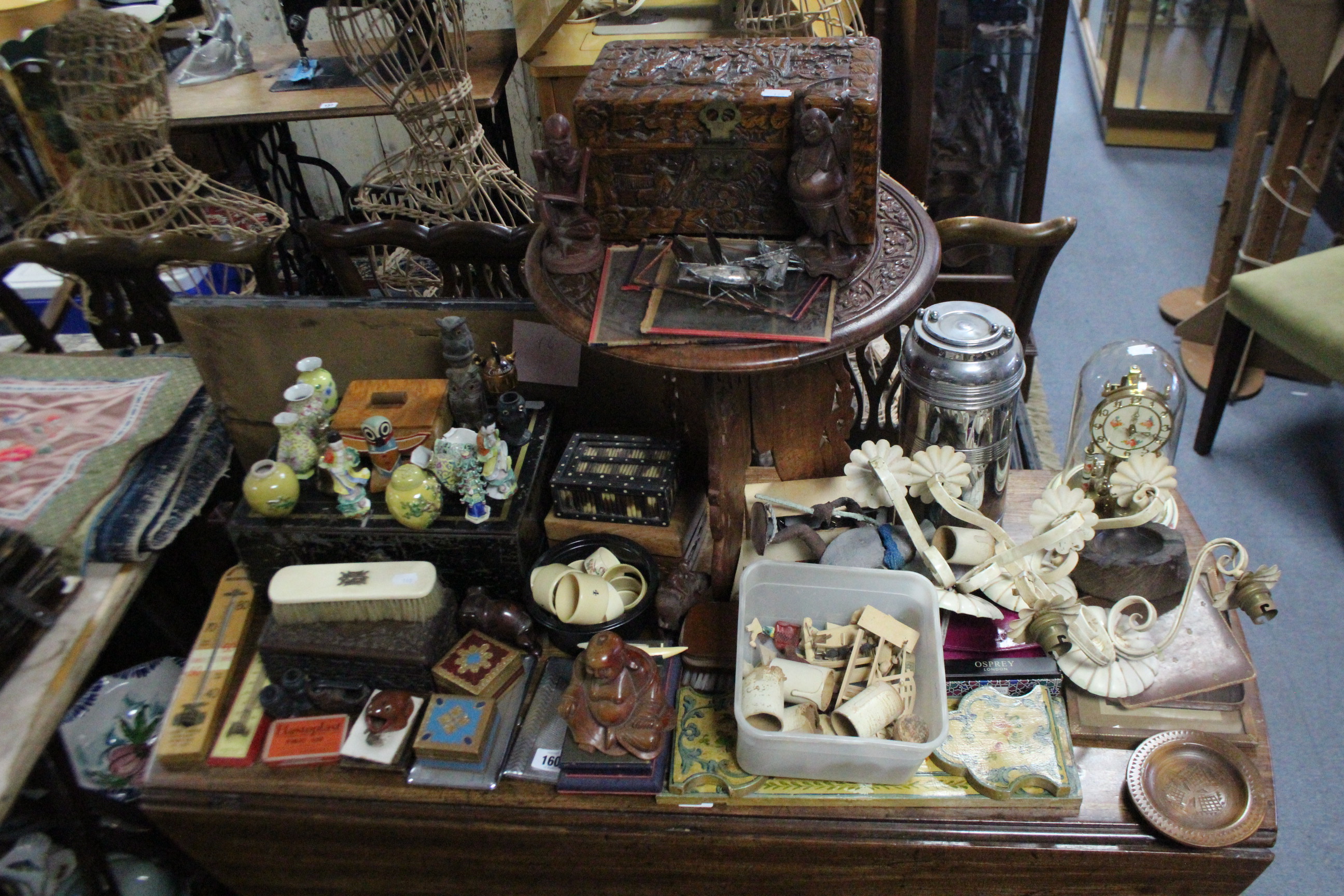 A 400-day mantel clock under glass domed dust shade; a carved wooden trinket box; a small carved - Image 2 of 3