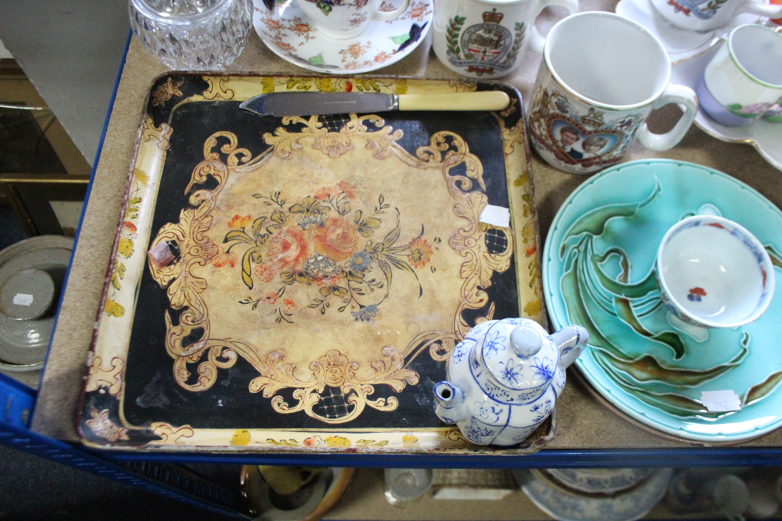 Various items of decorative china; pottery; glassware, etc. - Image 4 of 4