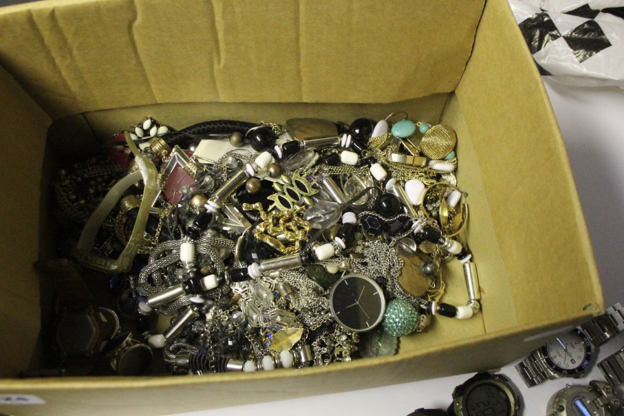 Various ladies’ & gent’s wristwatches; & a quantity of costume jewellery. - Image 5 of 5