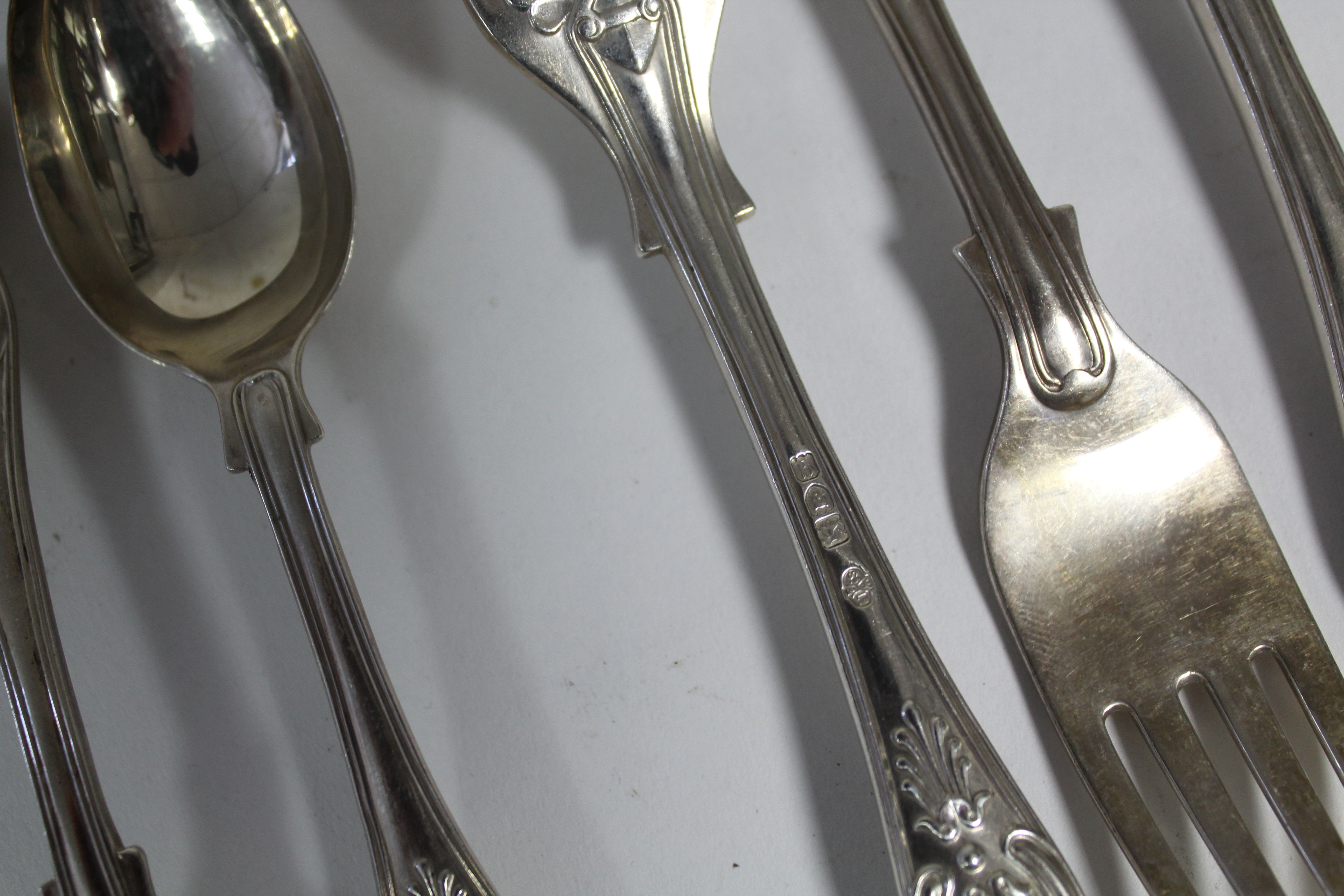 A GEORGE V SILVER PART SERVICE OF KING'S PATTERN FLATWARE, comprising: three table spoons, nine - Image 6 of 7