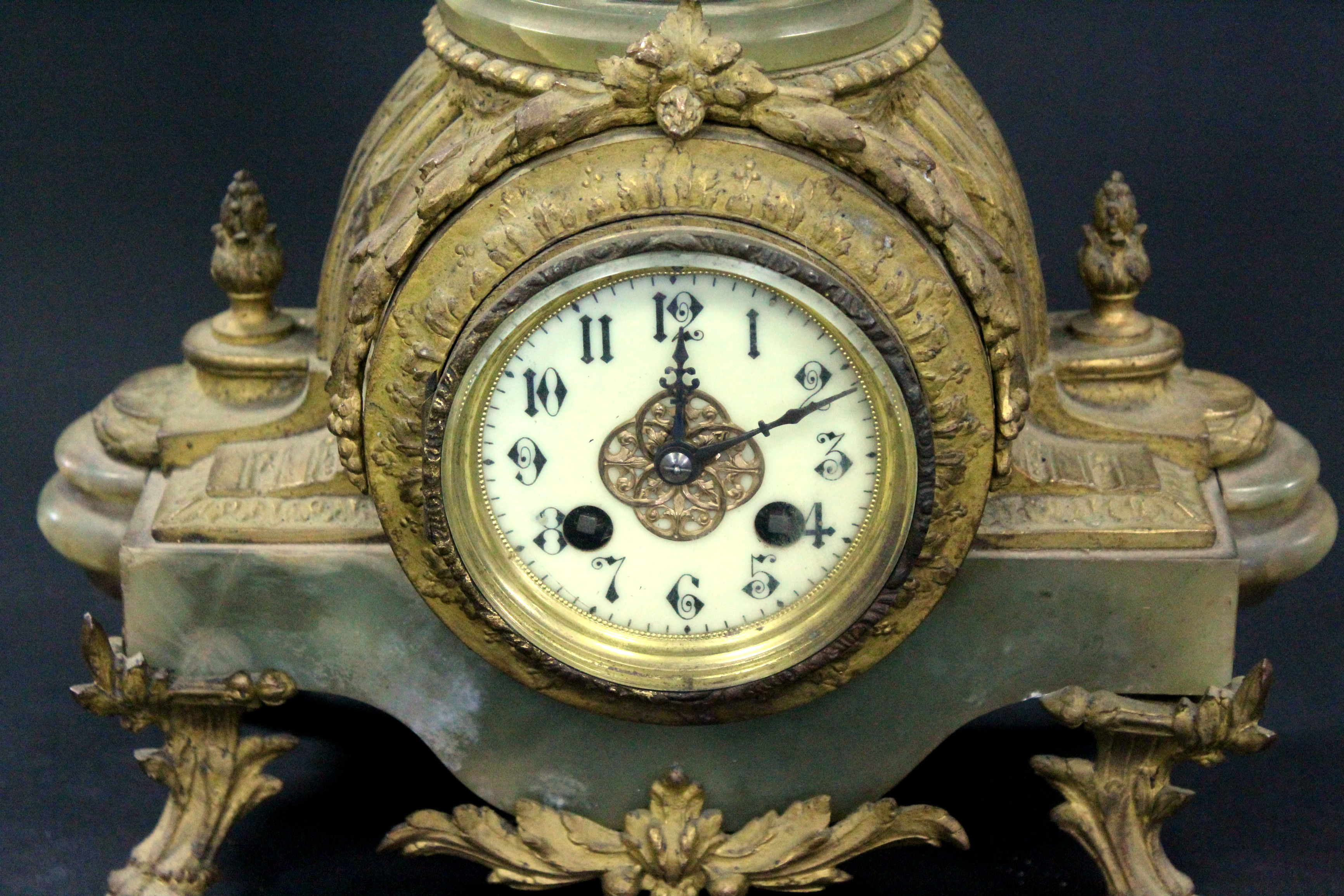 A 19th century French mantel clock in gilt speltre & onyx case with classical female figure above - Image 2 of 4