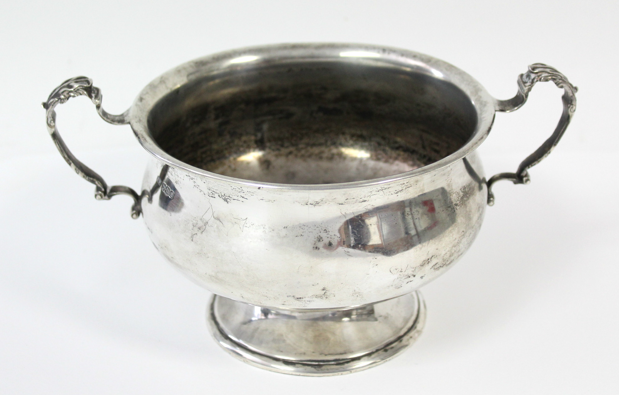 A George V silver two-handled bowl of squat baluster form, with leaf-scroll handles, & on pedestal - Image 2 of 3