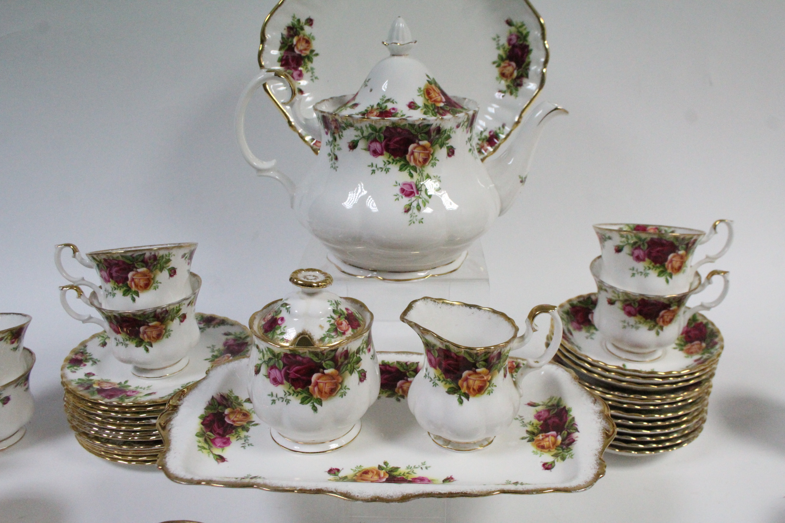 A Royal Albert "Old Country Roses" fifty-one piece part tea & coffee services. - Bild 4 aus 4