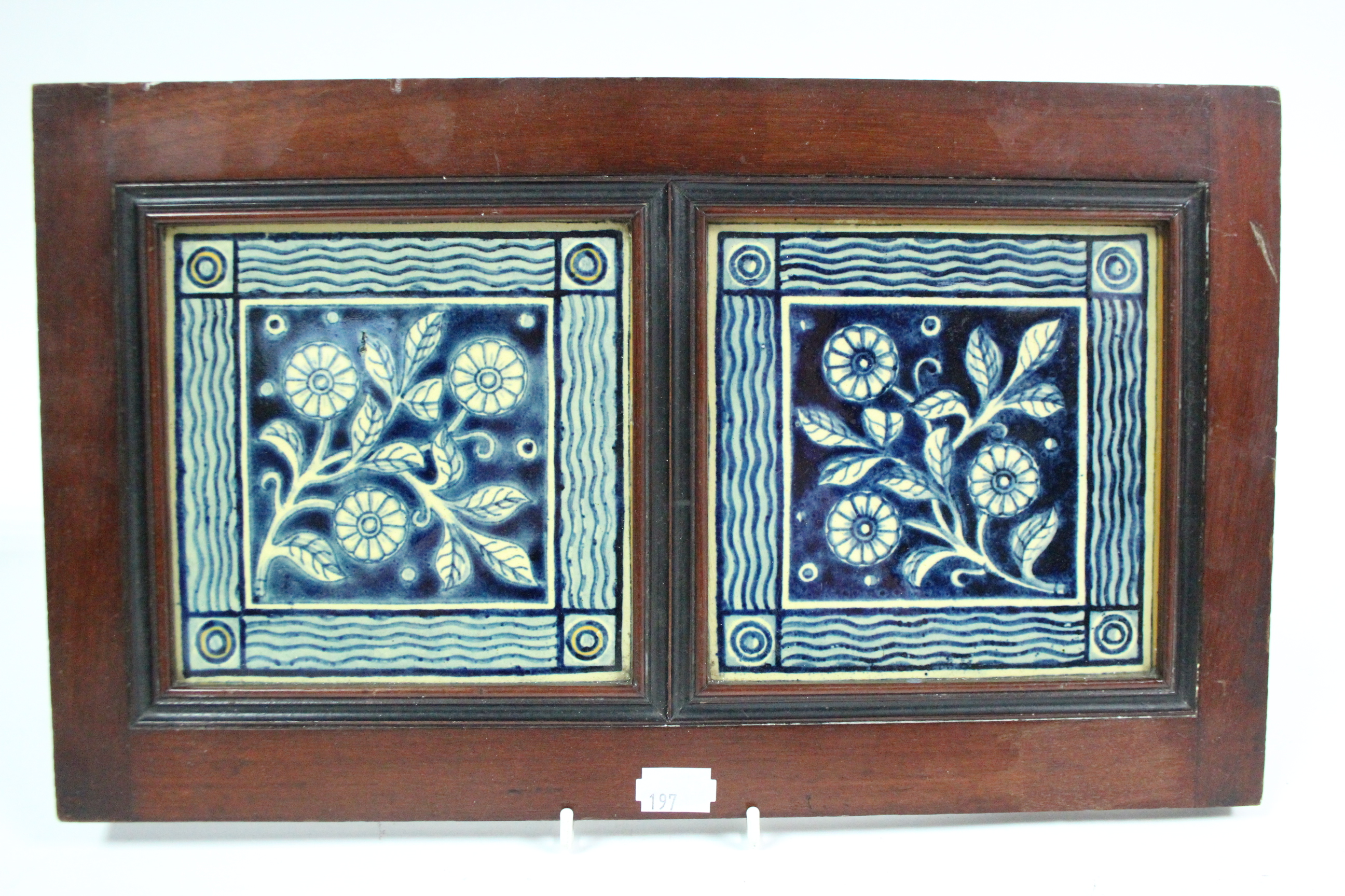 A South African pottery model of a seal, signed to base, 7½" wide, & a pair of blue & white floral - Bild 5 aus 6