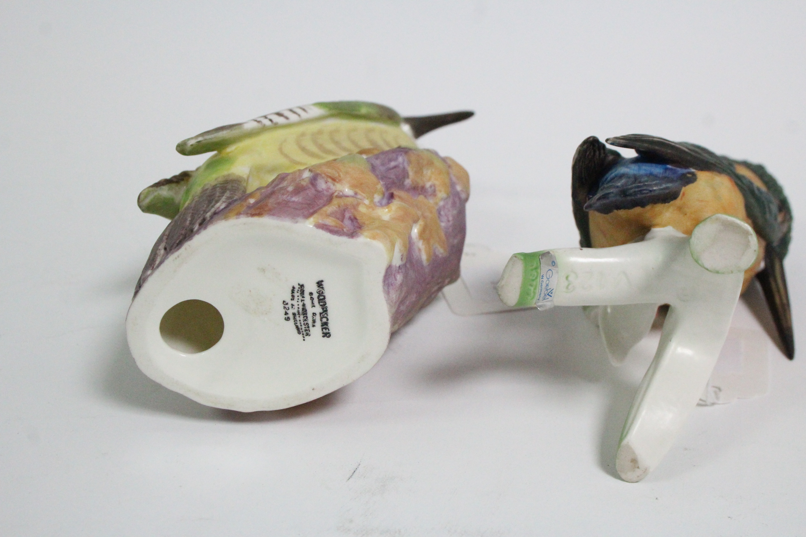 A Royal Worcester bird ornament "Woodpecker", & a Goebel "Kingfisher" ornament, w.a.f. - Bild 4 aus 4