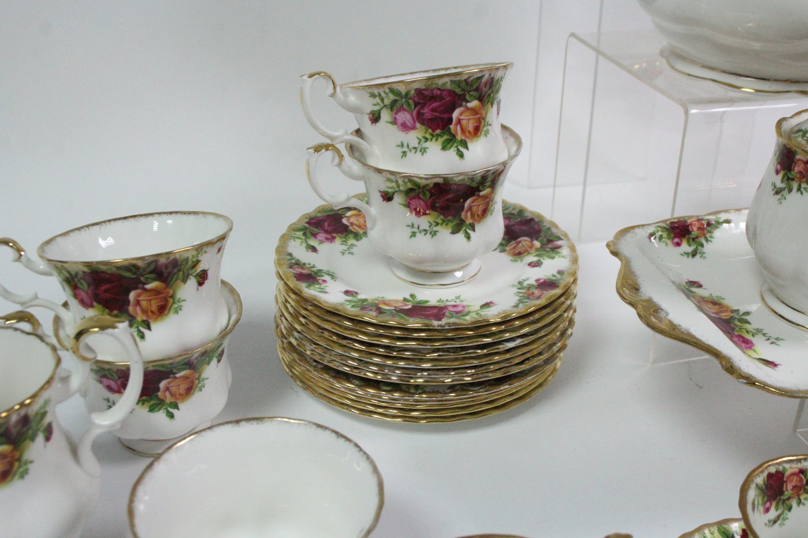 A Royal Albert "Old Country Roses" fifty-one piece part tea & coffee services. - Bild 2 aus 4