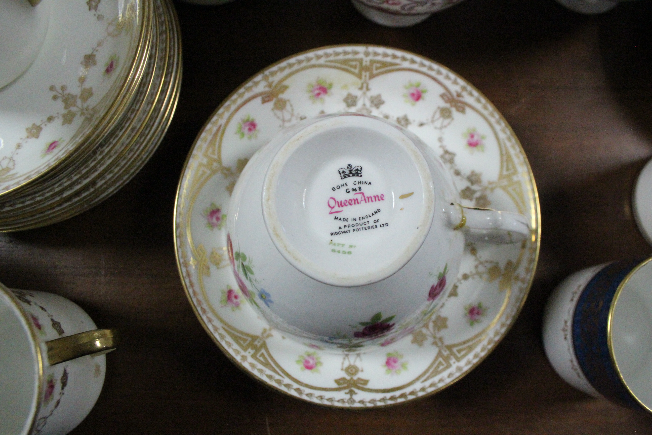 An Allertons floral decorated twenty-eight piece part tea service; together with various other items - Bild 2 aus 2