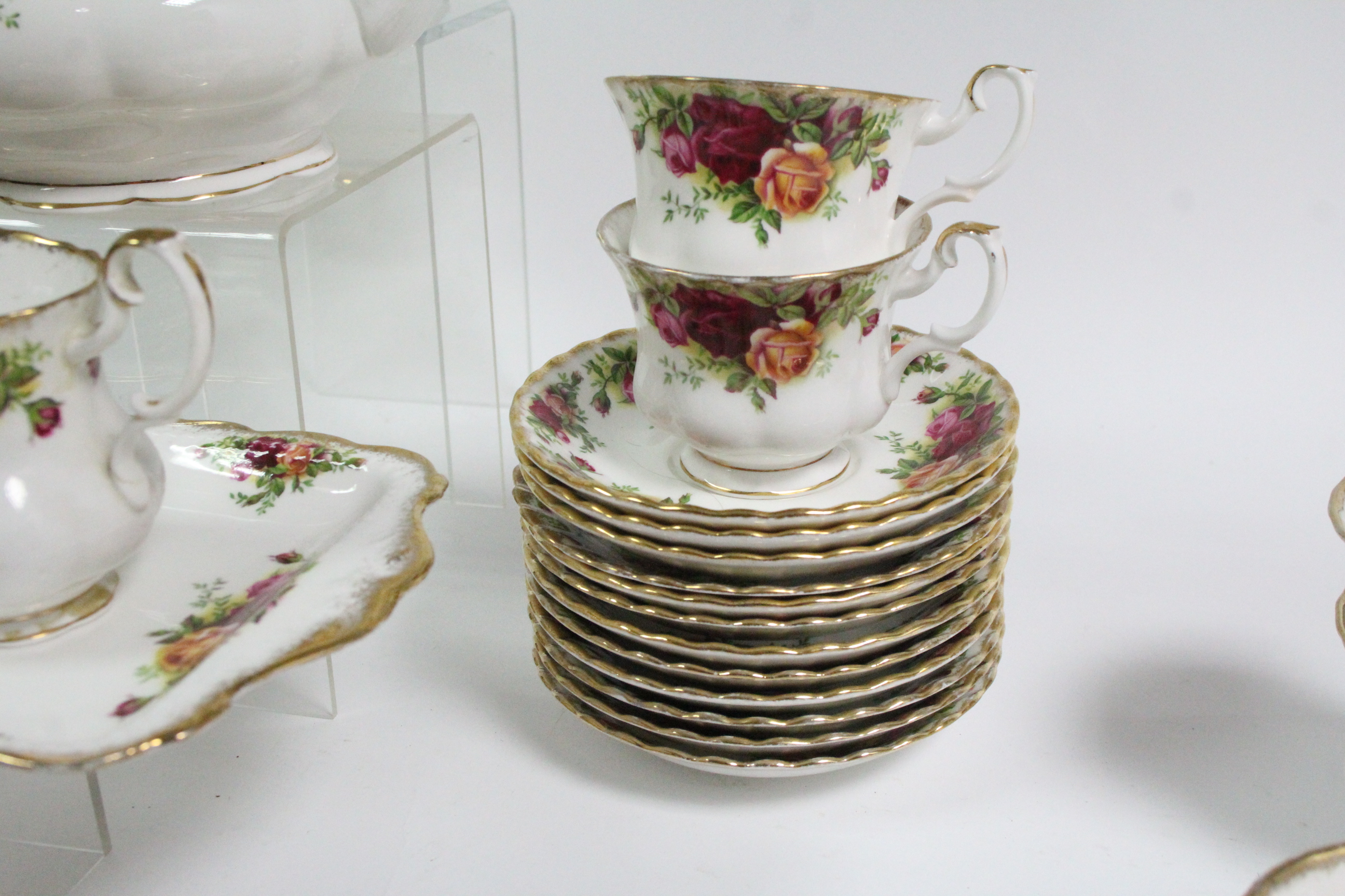 A Royal Albert "Old Country Roses" fifty-one piece part tea & coffee services. - Bild 3 aus 4